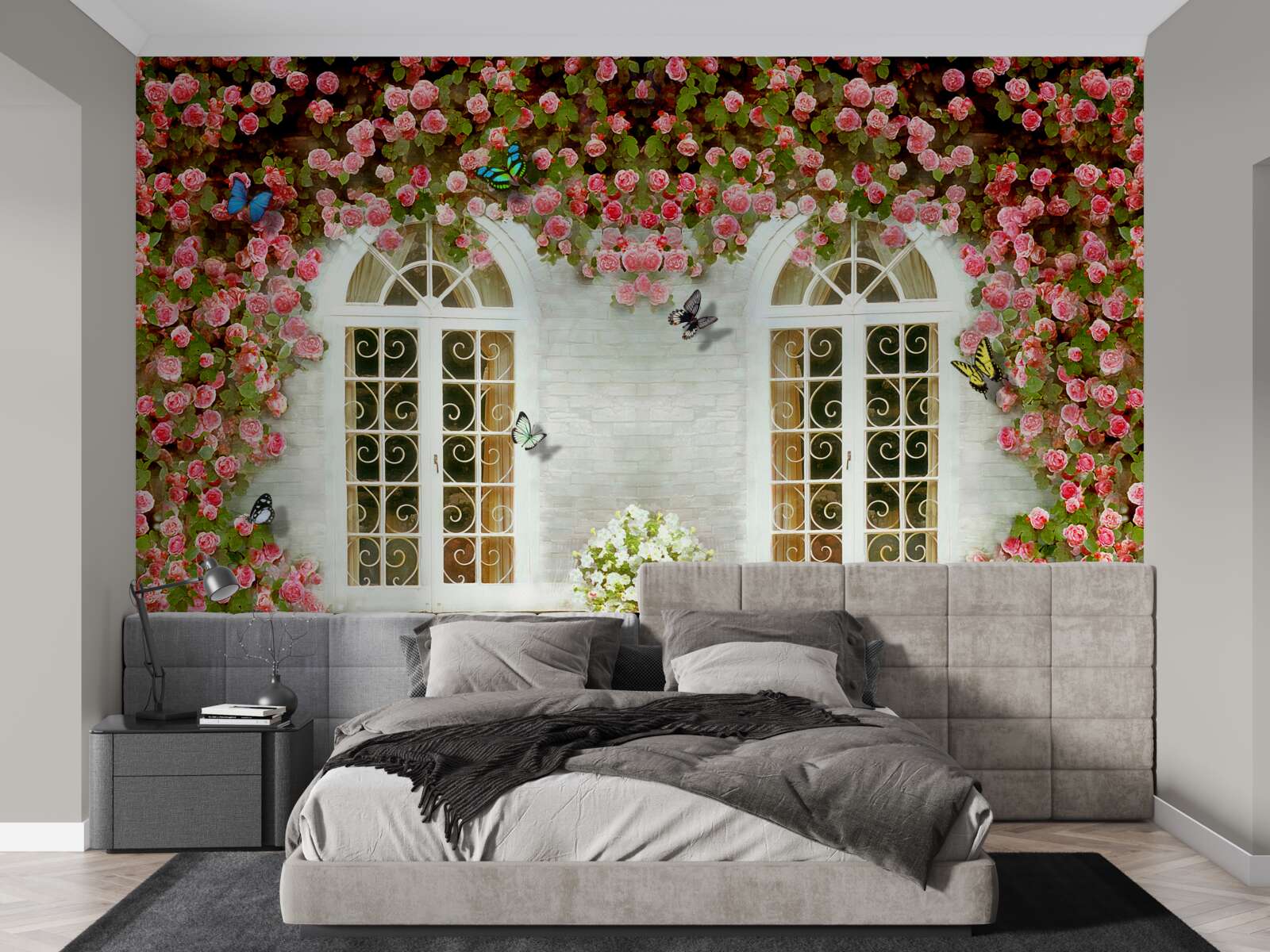 Papier peint les fenêtres sont entourées de roses en fleurs