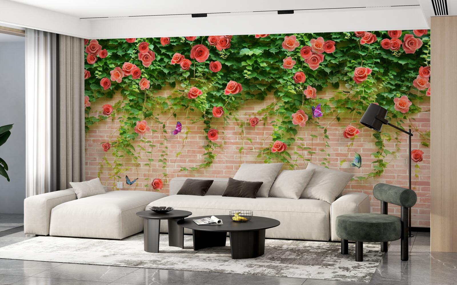 Papier peint fleurs pourpres sur un mur de briques