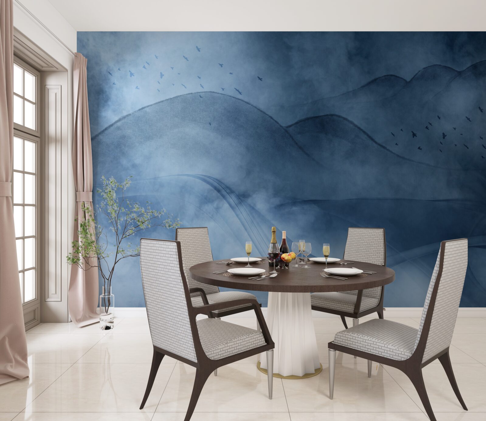 Papier peint des montagnes enveloppées de brume, derrière un voile de mer