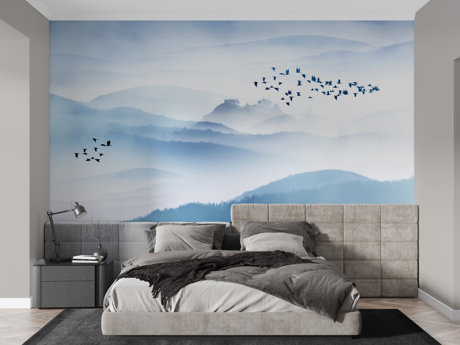 Papier peint des groupes d'oiseaux s'élèvent au-dessus des sommets brumeux