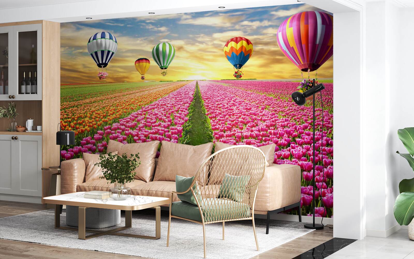 Papier peint boules s'élevant au-dessus d'un champ de tulipes