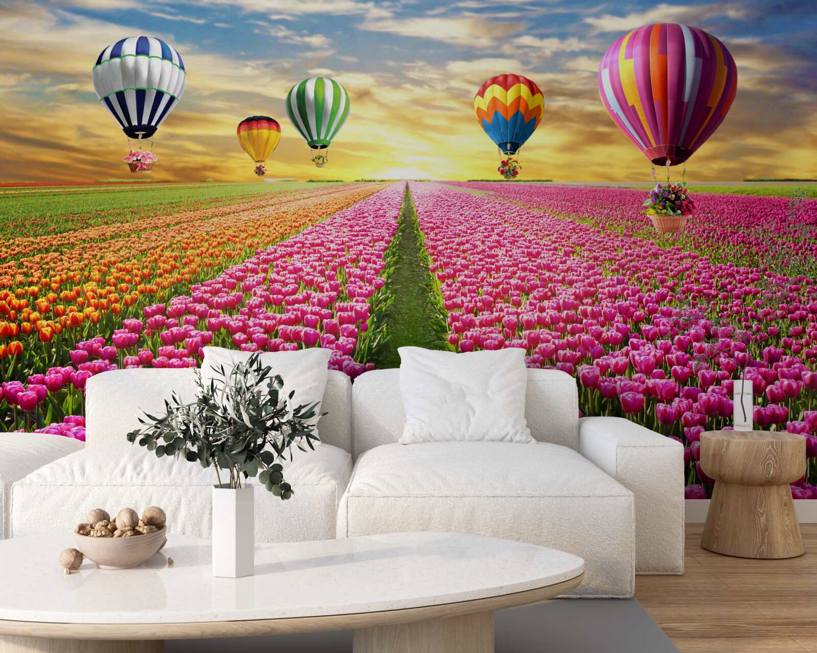 Papier peint boules s'élevant au-dessus d'un champ de tulipes