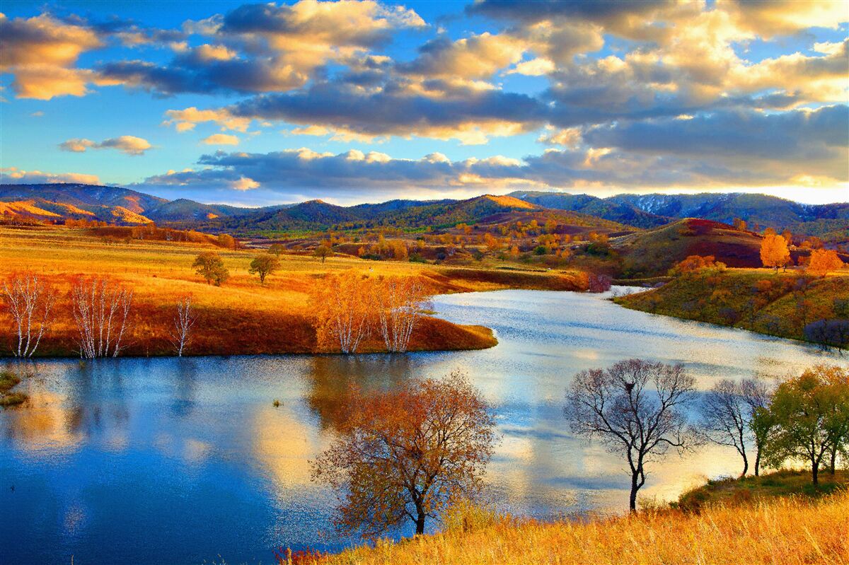 Papier peint paysage avec un lac en automne