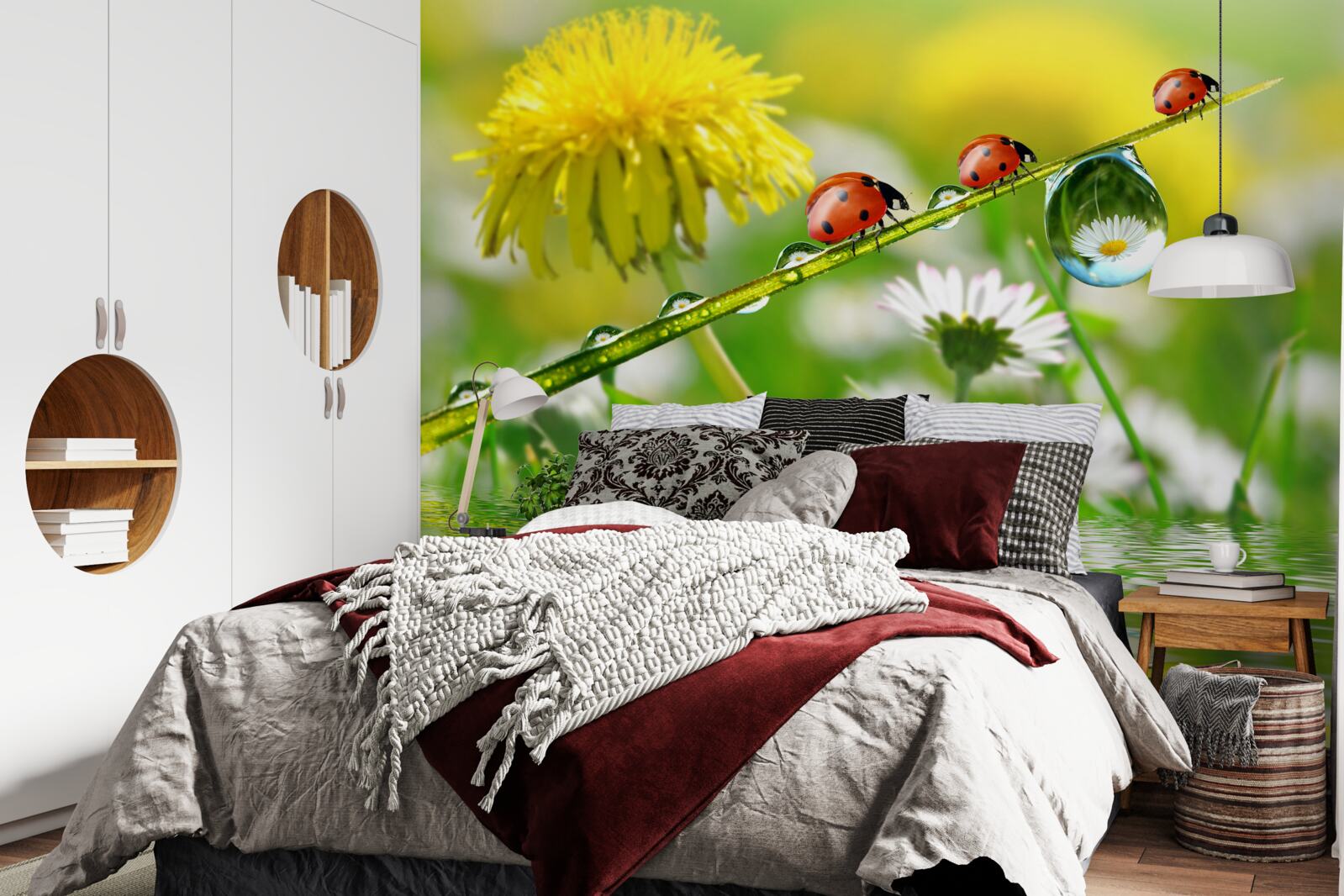 Papier peint coccinelle et pissenlit après l'orage