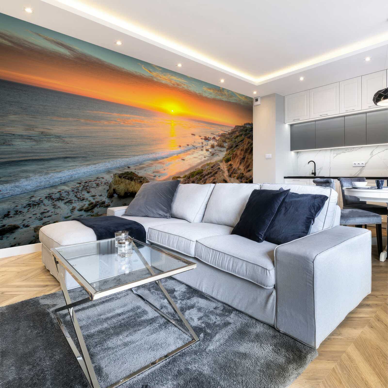 Papier peint le soleil se couche dans l'océan au coucher du soleil