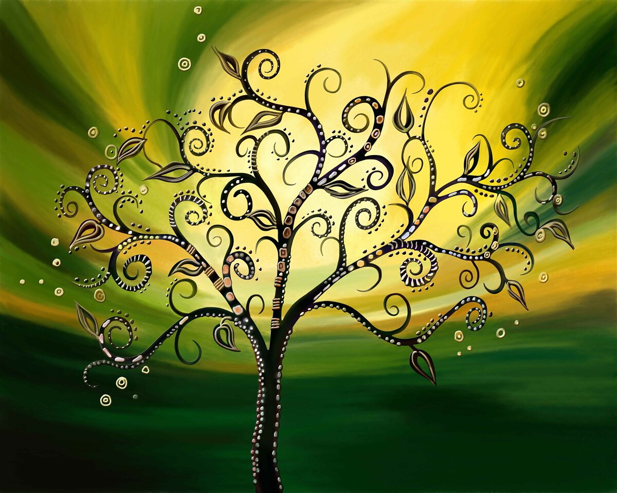 Papier peint arbre avec des motifs sur un ciel vert au coucher du soleil