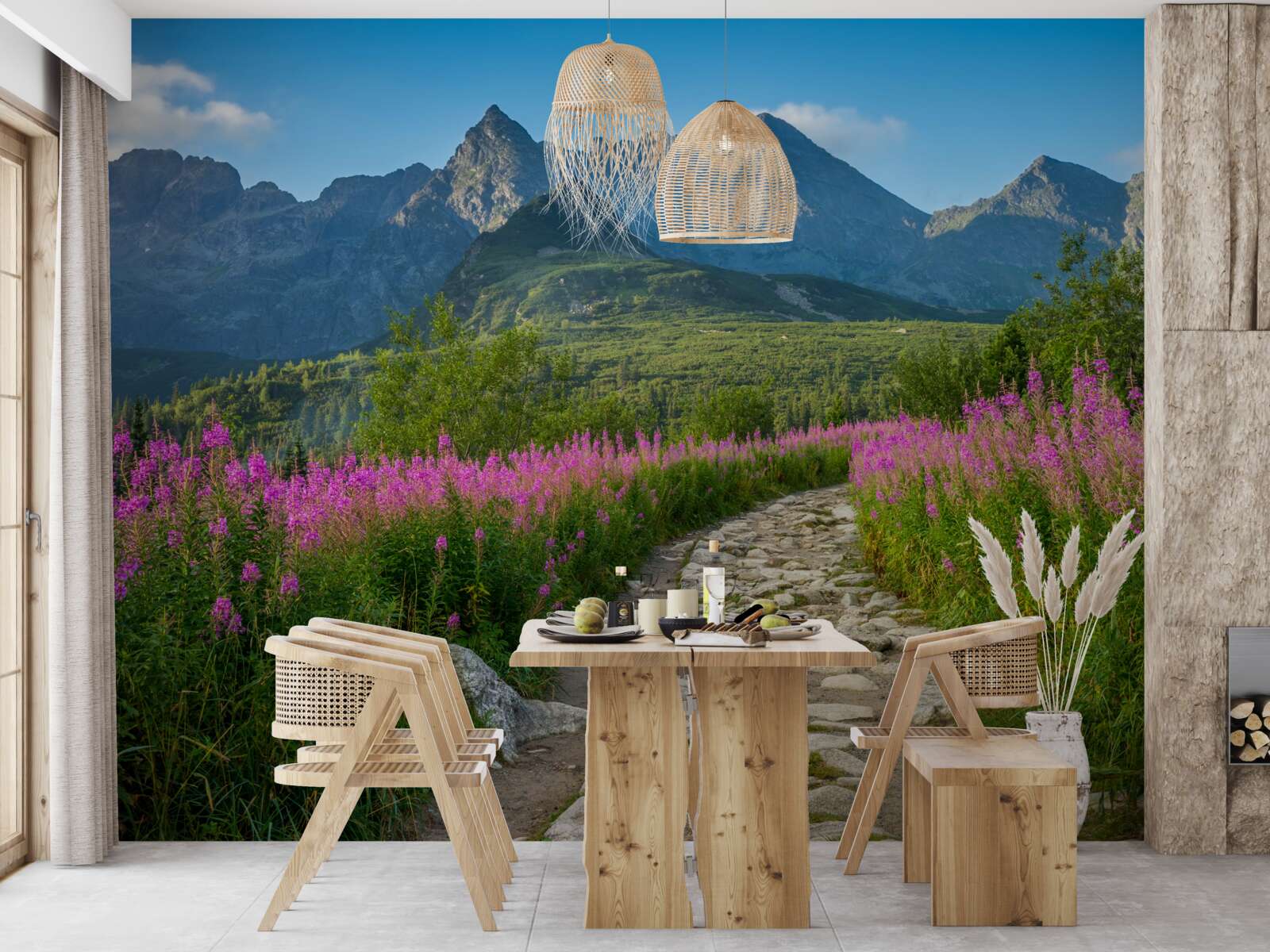 Papier peint Chemin au milieu d'un champ fleuri dans une région montagneuse