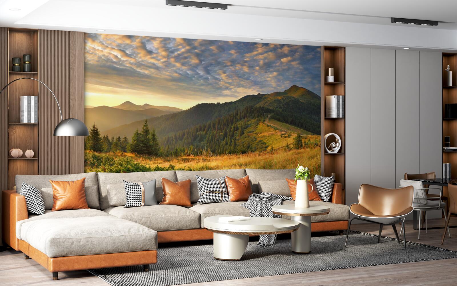 Papier peint les nuages au-dessus des montagnes sont peints dans les couleurs chaudes du coucher de soleil