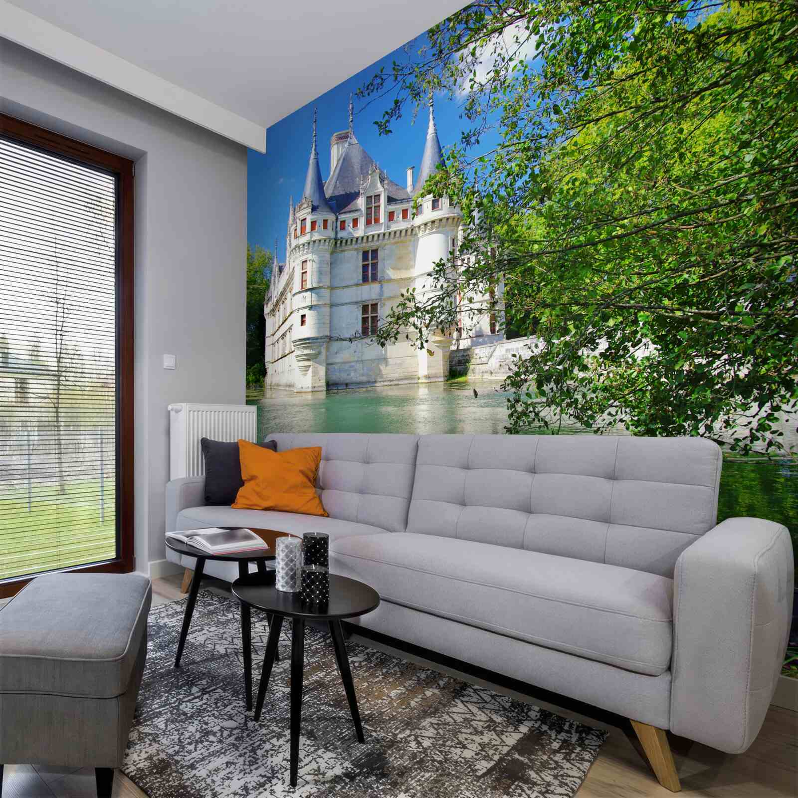 Papier peint le palais d'été est situé au bord d'un lac