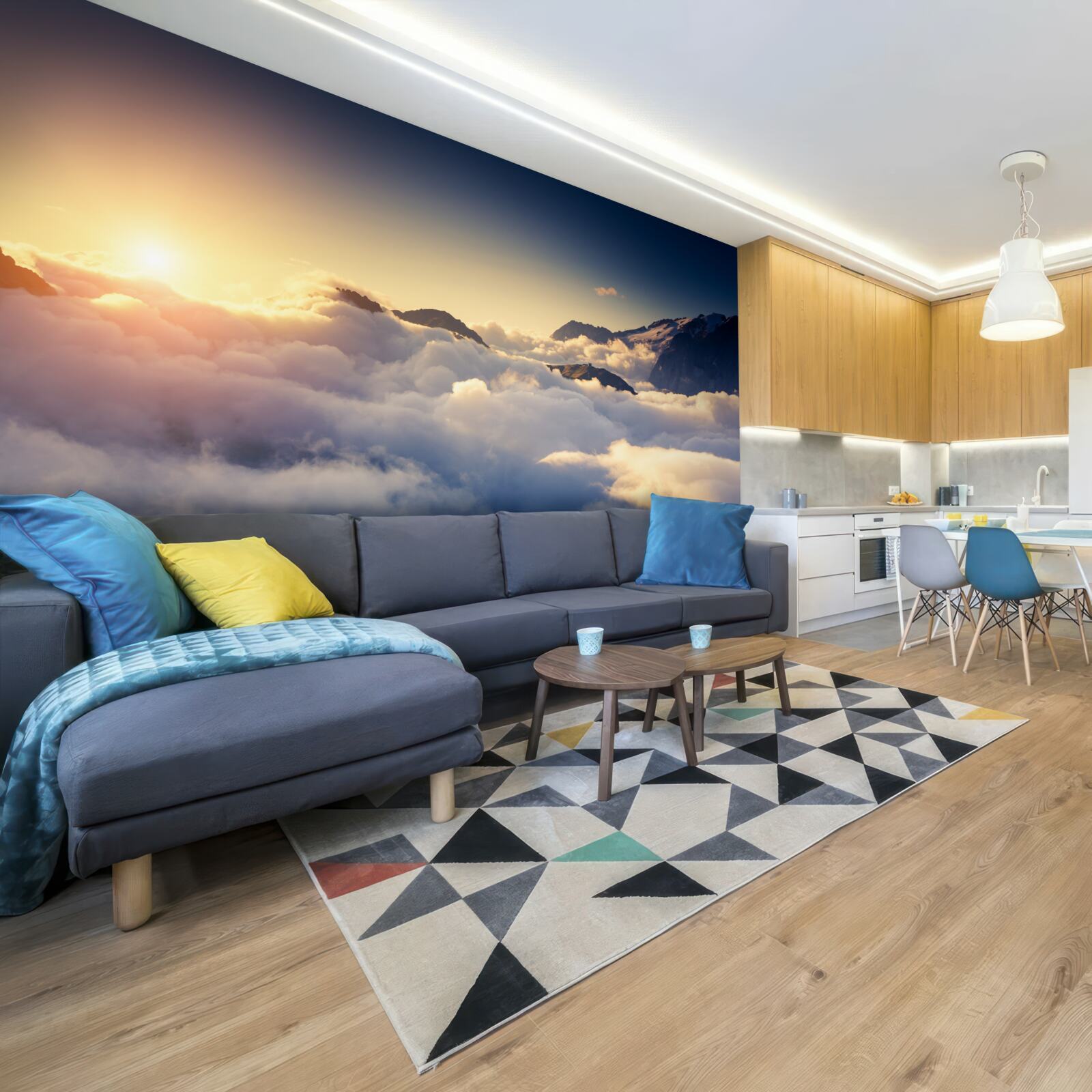 Papier peint les nuages à l'horizon absorbent le soleil couchant