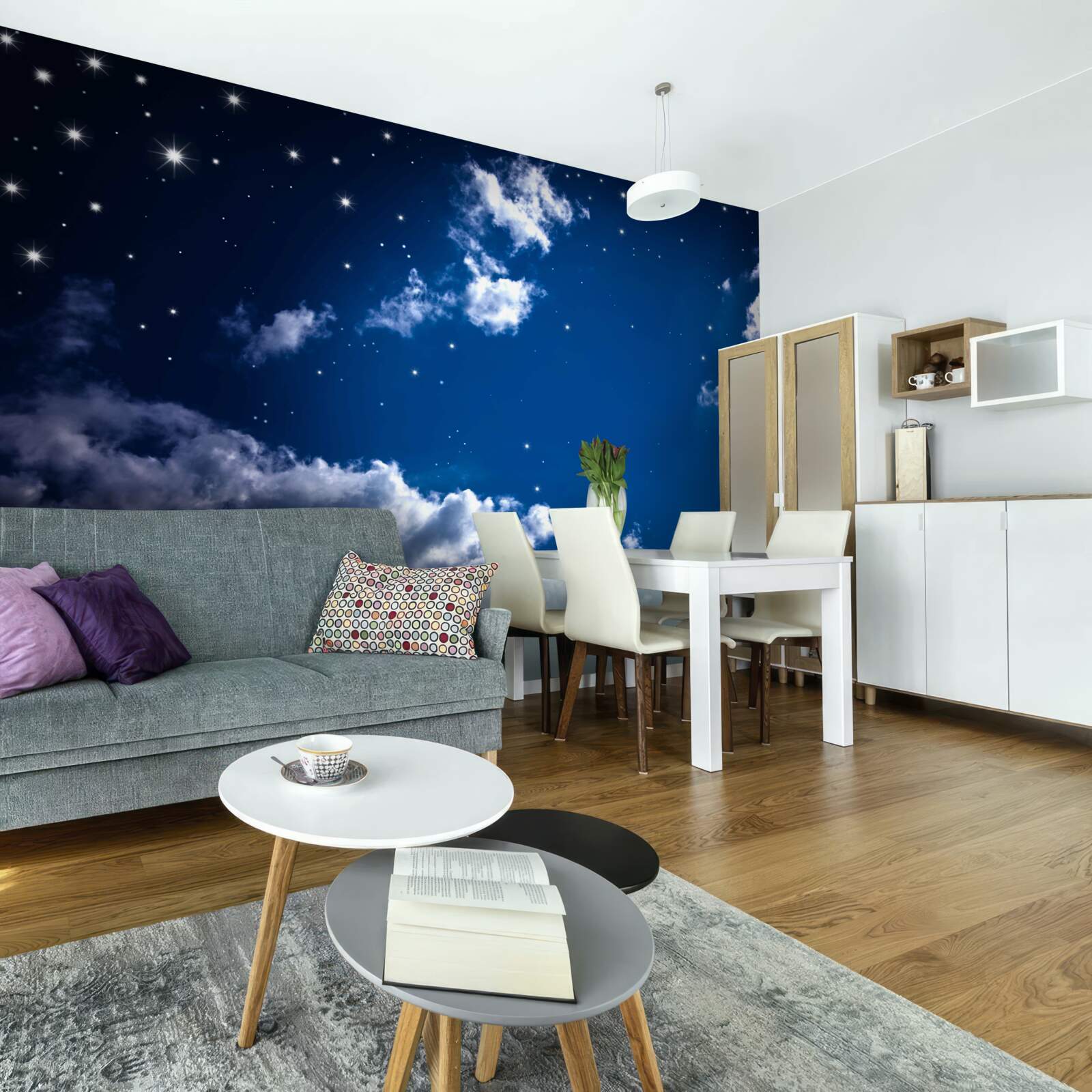 Papier peint le ciel nocturne brille de nuages et d'étoiles