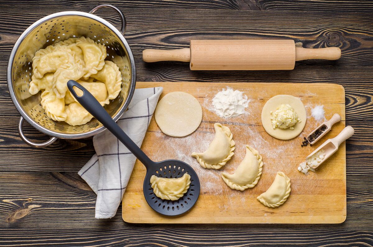 Papier peint le processus minutieux de préparation des boulettes