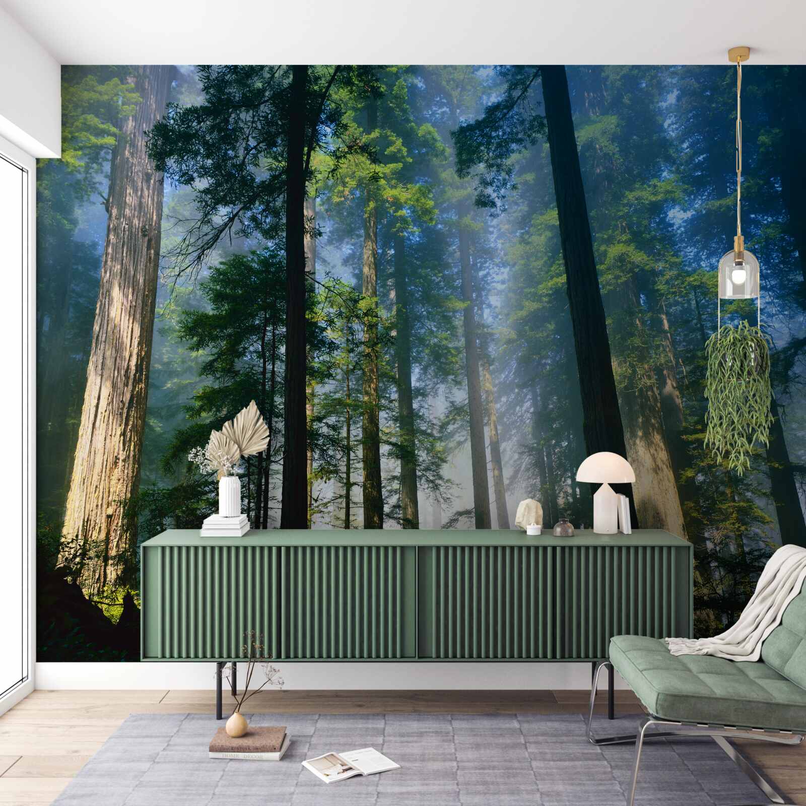 Papier peint fine couverture brumeuse entre les grands arbres de la forêt