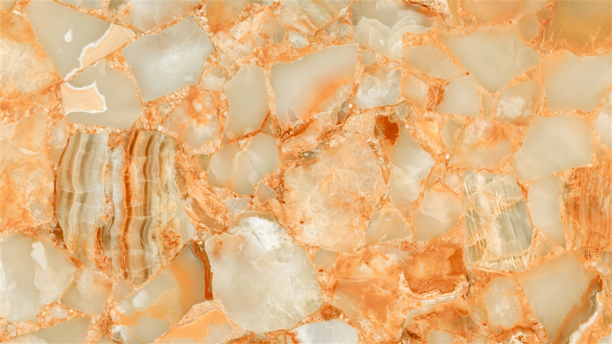 Papier peint nuances d'ambre dans les gouttes sur la pierre