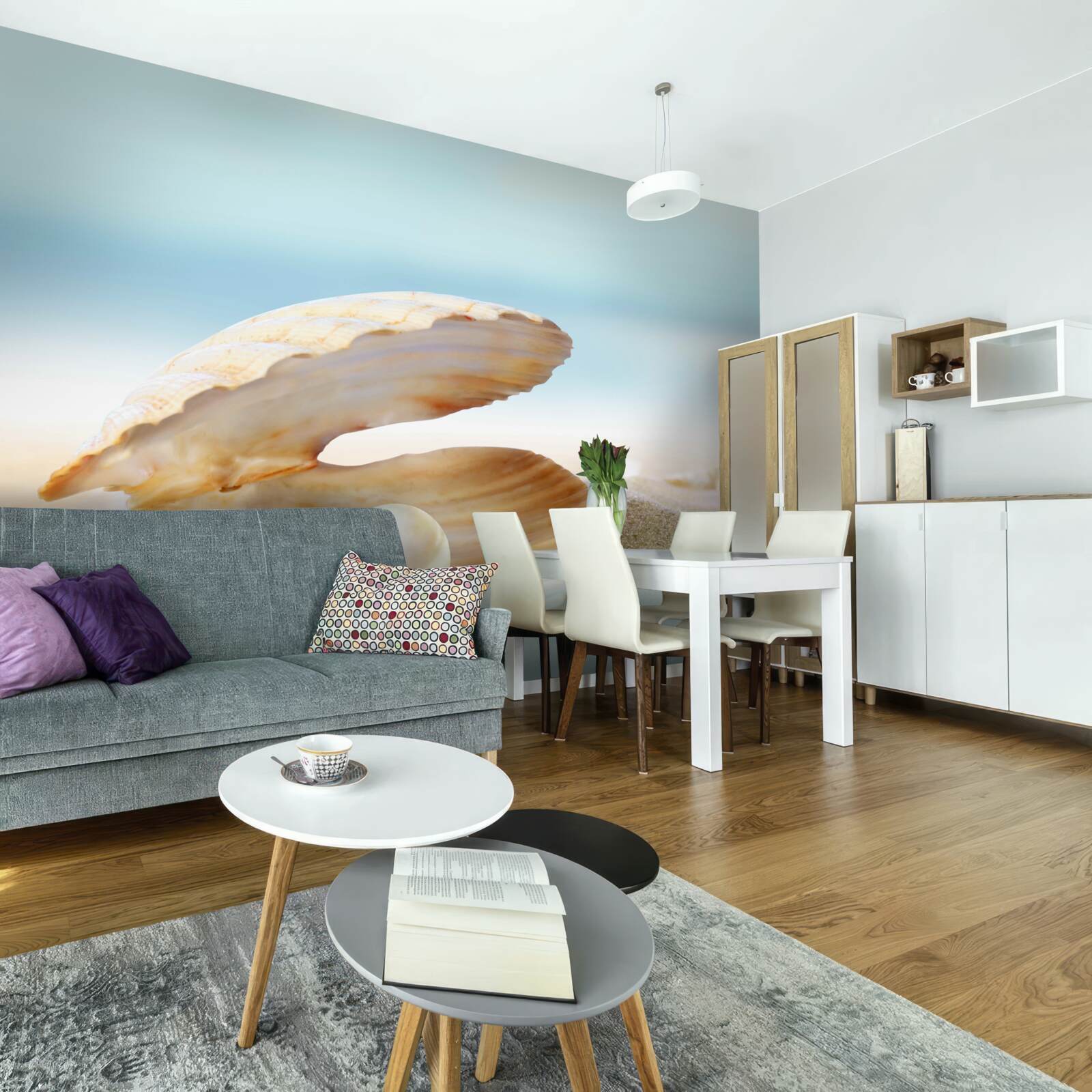 Papier peint perle dans un coquillage sur la côte