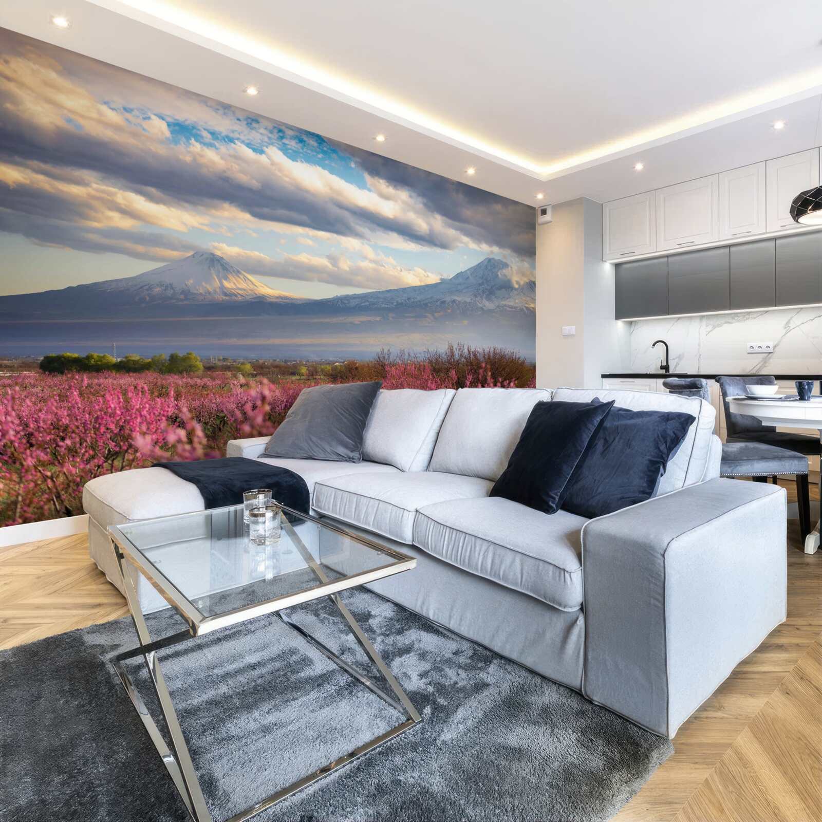 Papier peint Au pied des montagnes, les cerisiers sont fièrement en fleurs