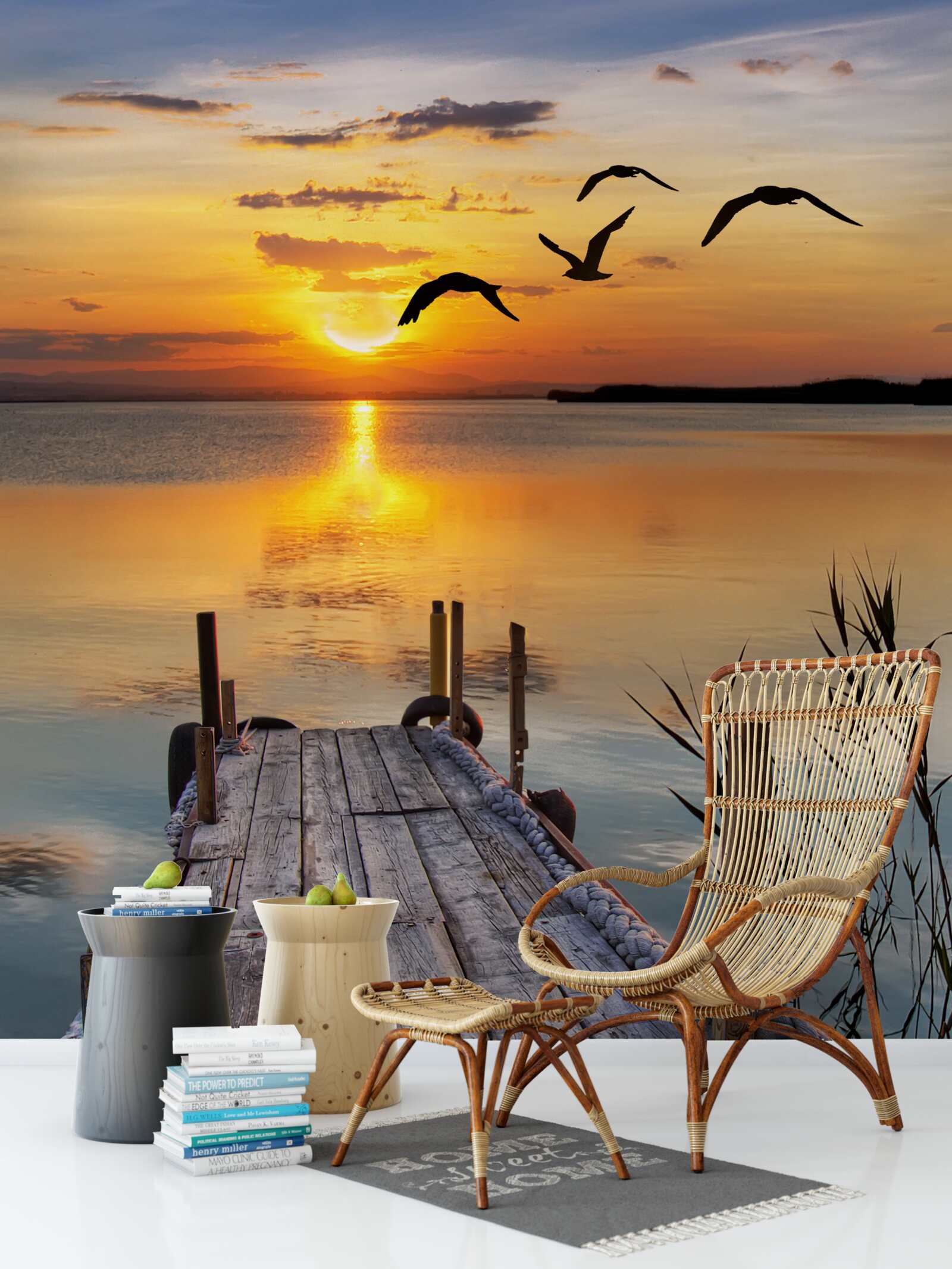 Papier peint un chaud coucher de soleil sur un pont où les mouettes tournent en rond