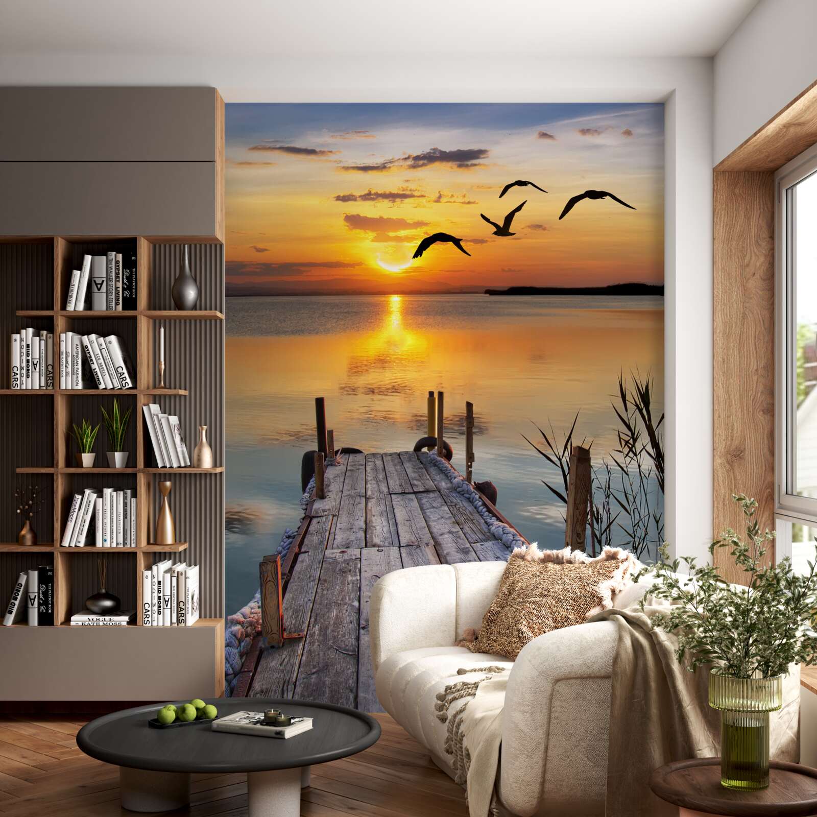 Papier peint un chaud coucher de soleil sur un pont où les mouettes tournent en rond