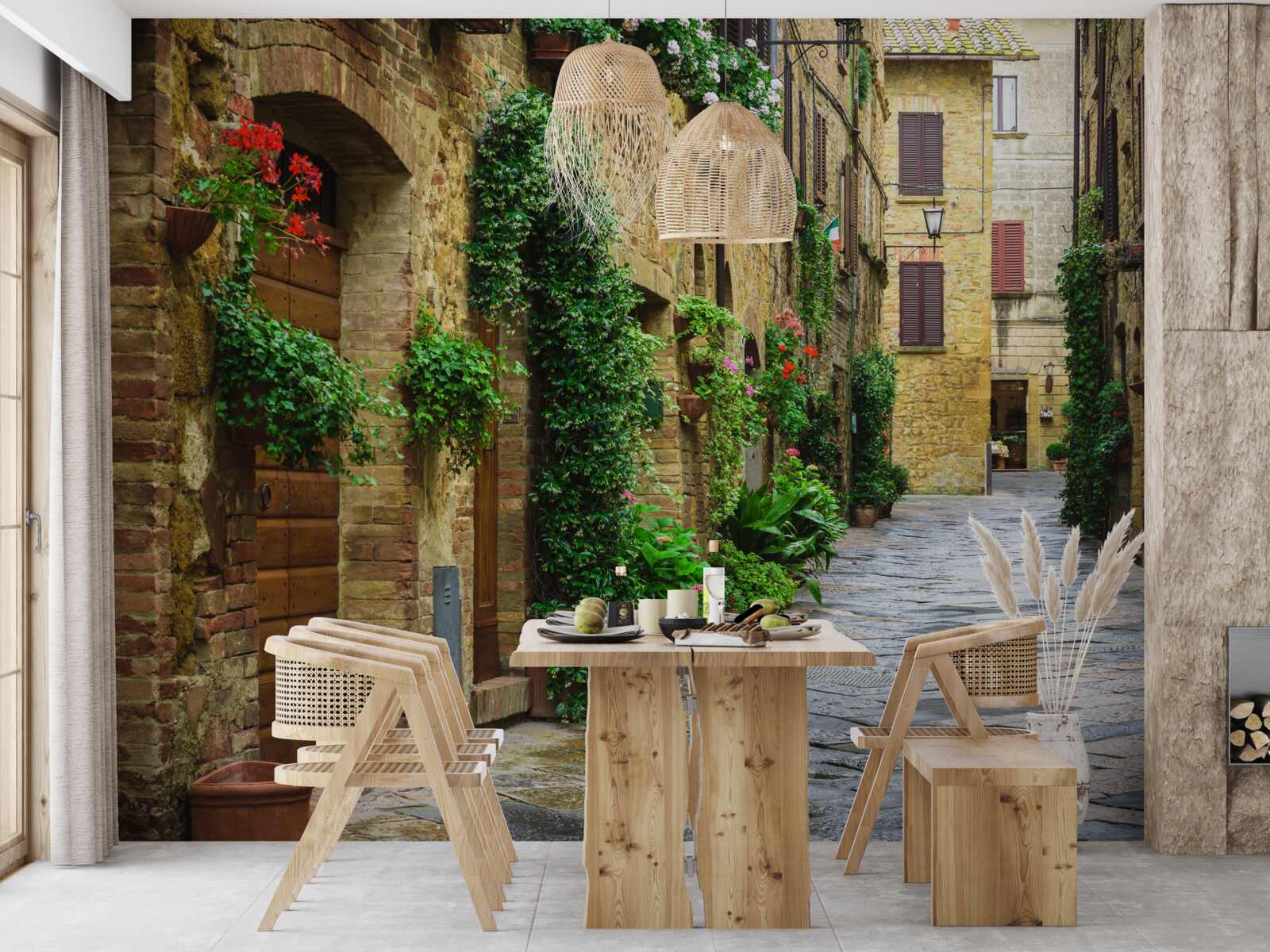 Papier peint rue historique entourée de verdure