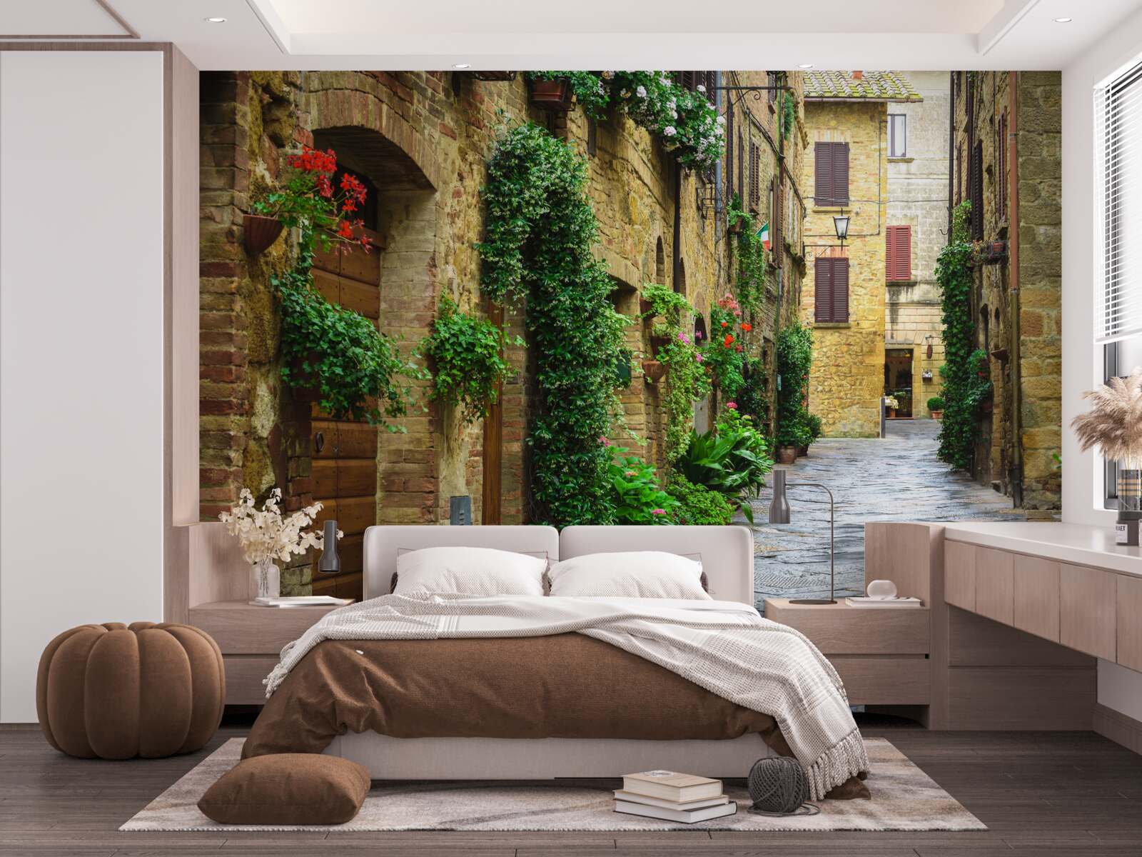 Papier peint rue historique entourée de verdure