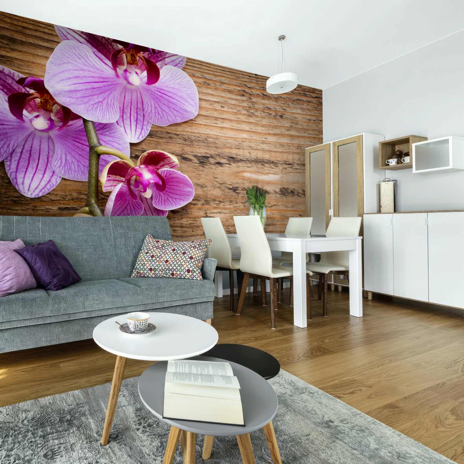 Papier peint orchidée lilas sur un tronc d'arbre