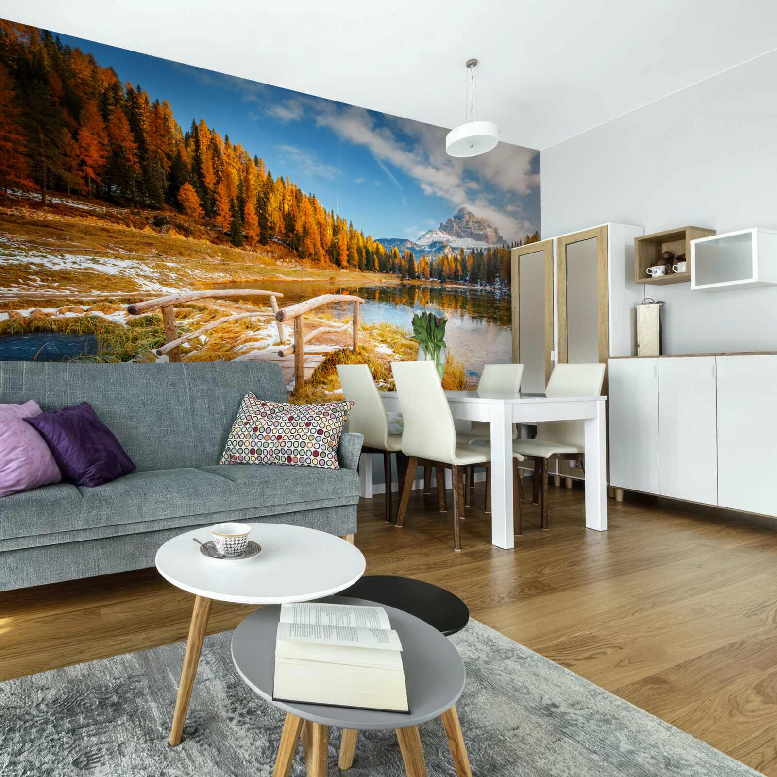 Papier peint paysage d'automne avec une montagne à l'horizon