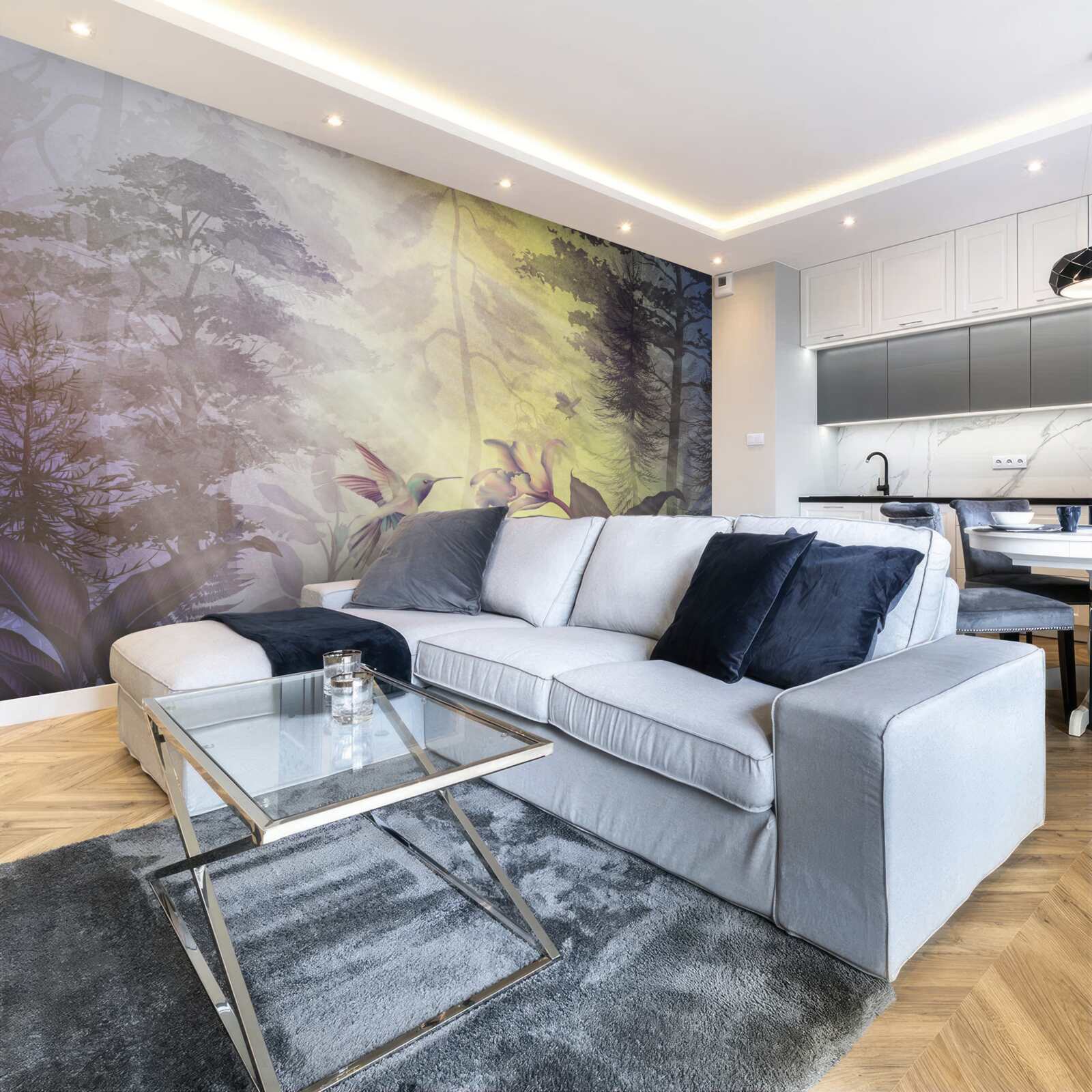 Papier peint une forêt d'arbres à feuilles caduques sous les rayons du soleil