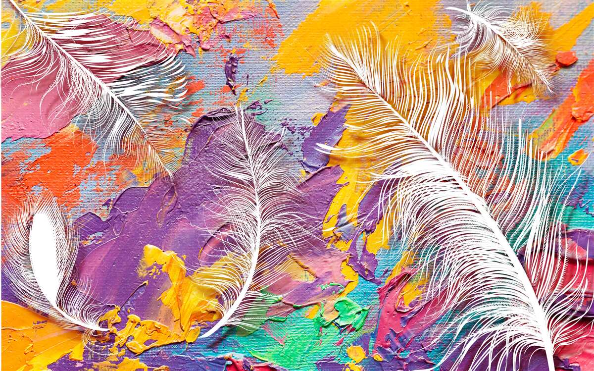 Papier peint tons intenses et plumes blanches