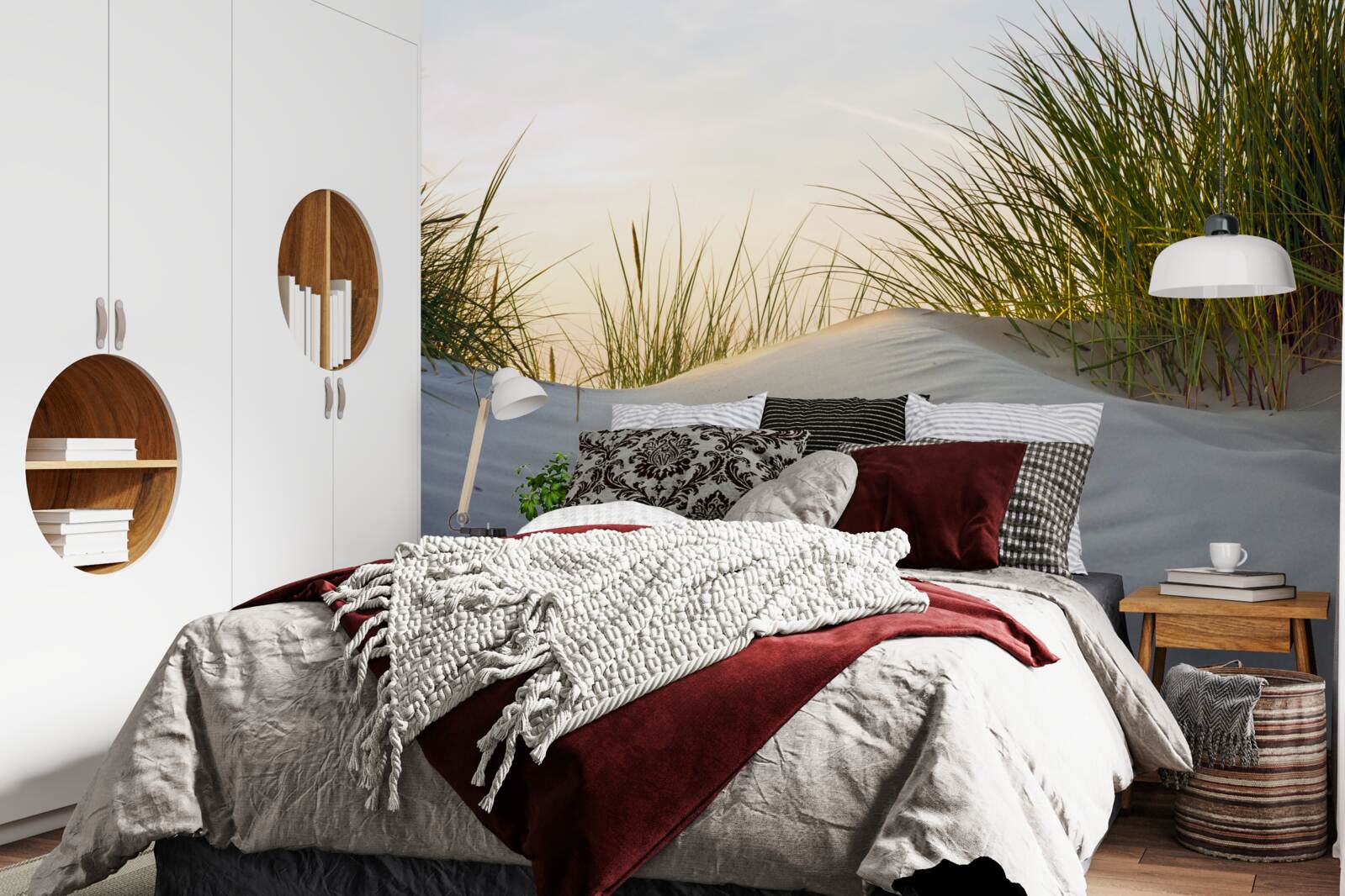 Papier peint plage de sable entourée de verdure au lever du soleil