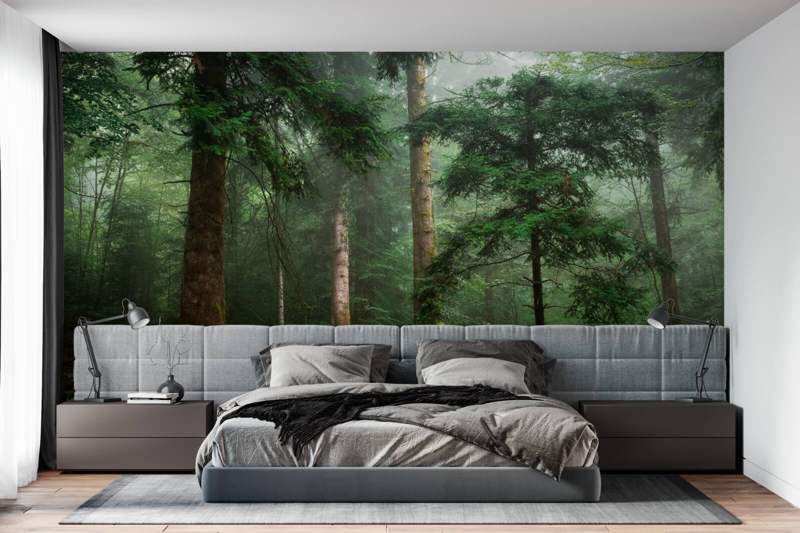 Papier peint la vieille forêt de conifères est enveloppée d'un épais brouillard