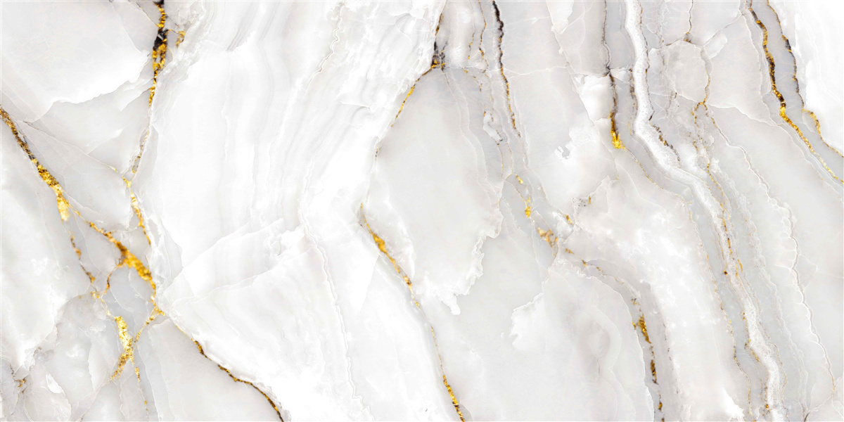 Papier peint marbre dans les tons gris et blanc avec des éléments dorés