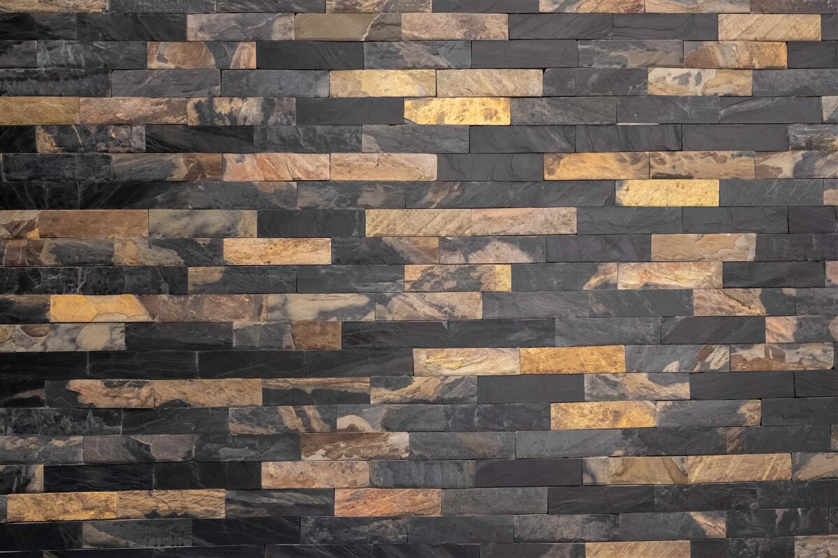 Papier peint pierre noire et dorée placée horizontalement