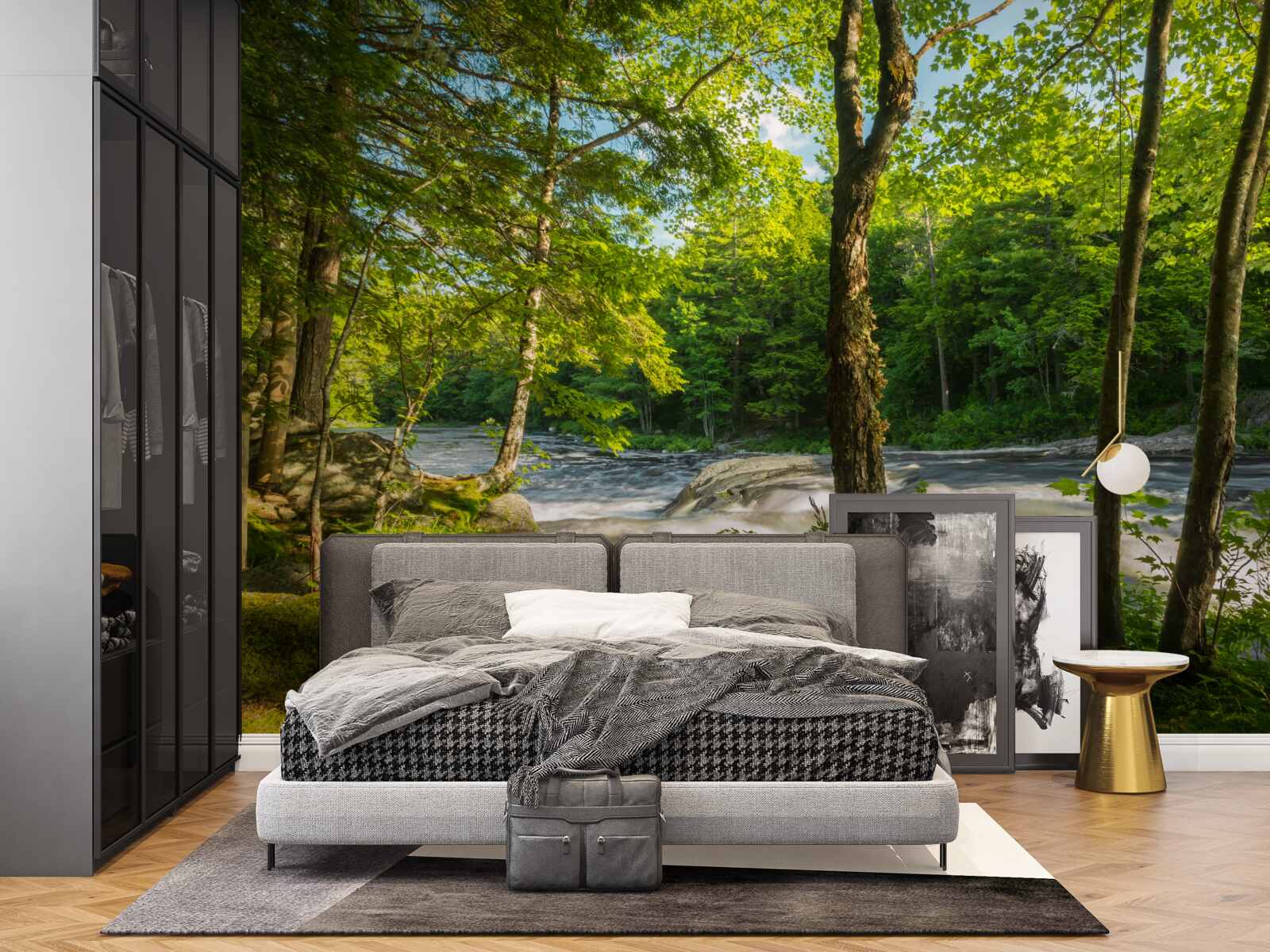 Papier peint une rivière bruyante dans les montagnes qui coule à travers une forêt ensoleillée