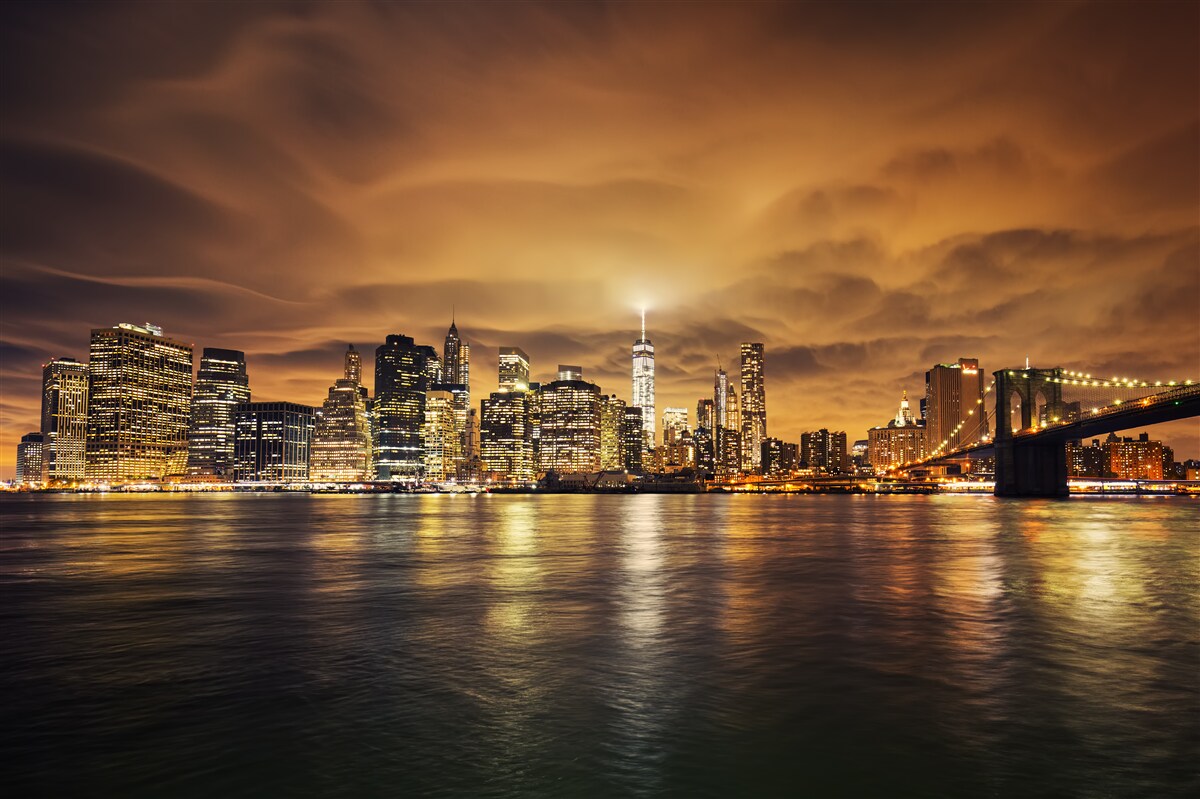 Papier peint le coucher du soleil illumine la lueur des lampes de nuit