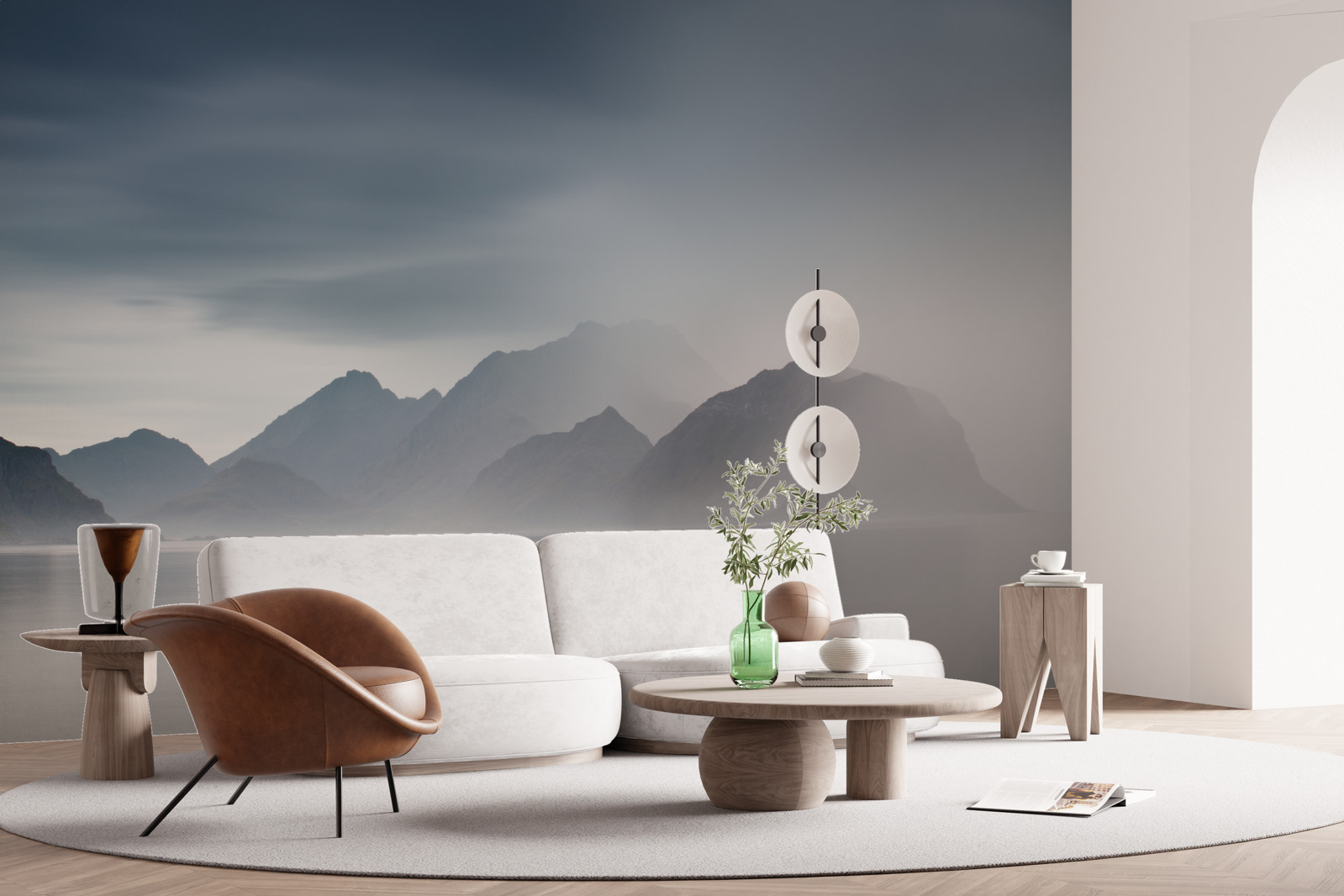 Papier peint un brouillard épais descend dans les eaux menant aux montagnes