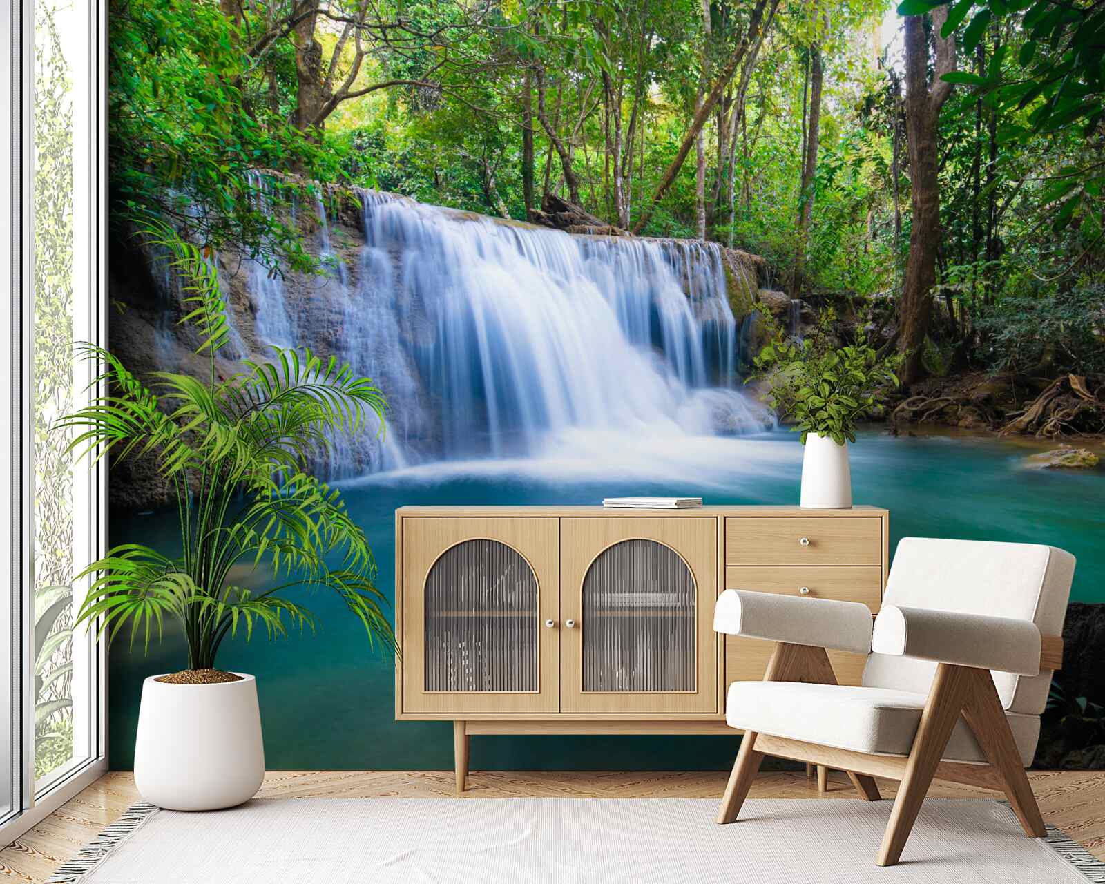 Papier peint Les eaux étonnamment claires de la mare de la forêt