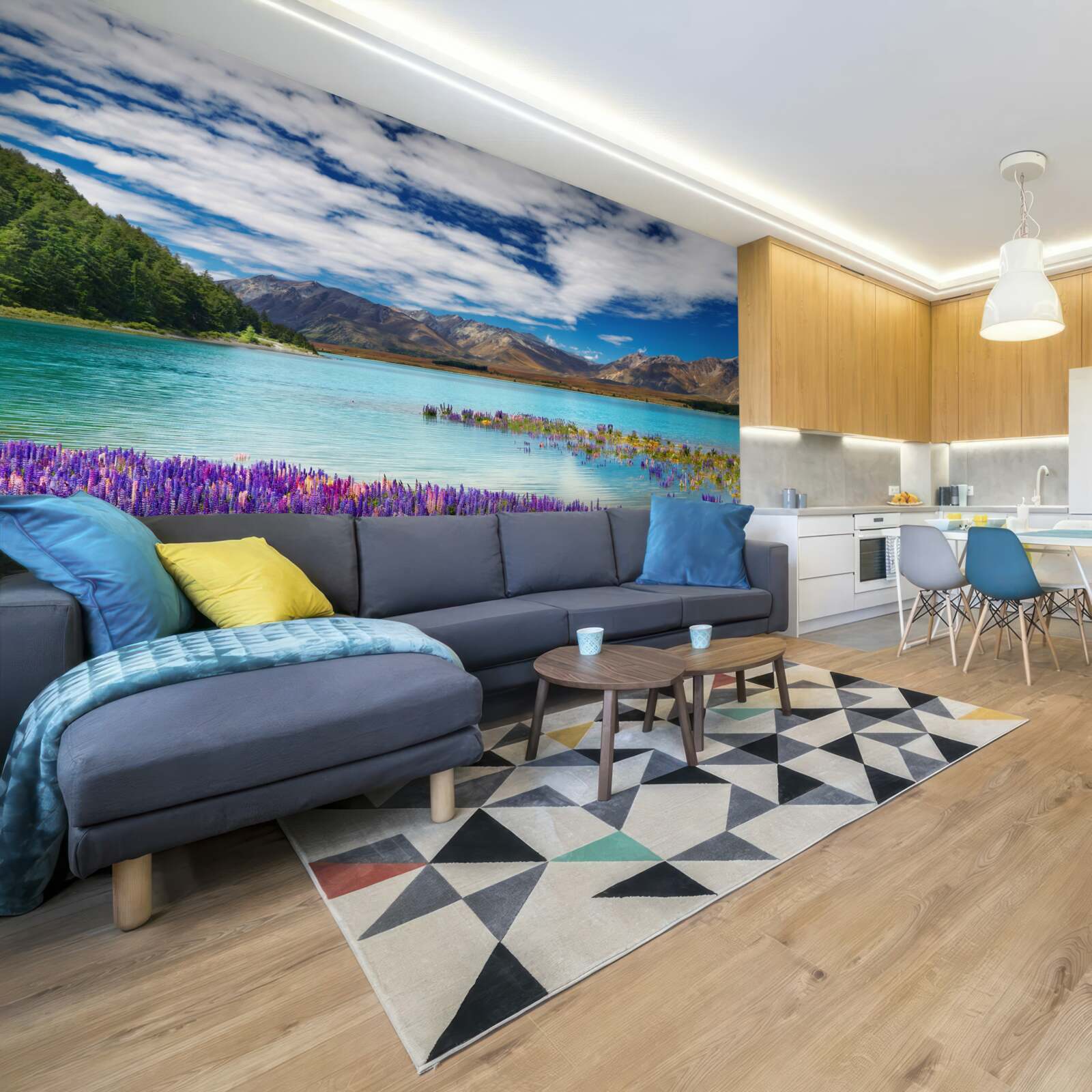 Papier peint les fleurs se reflètent dans l'eau cristalline d'un lac de montagne