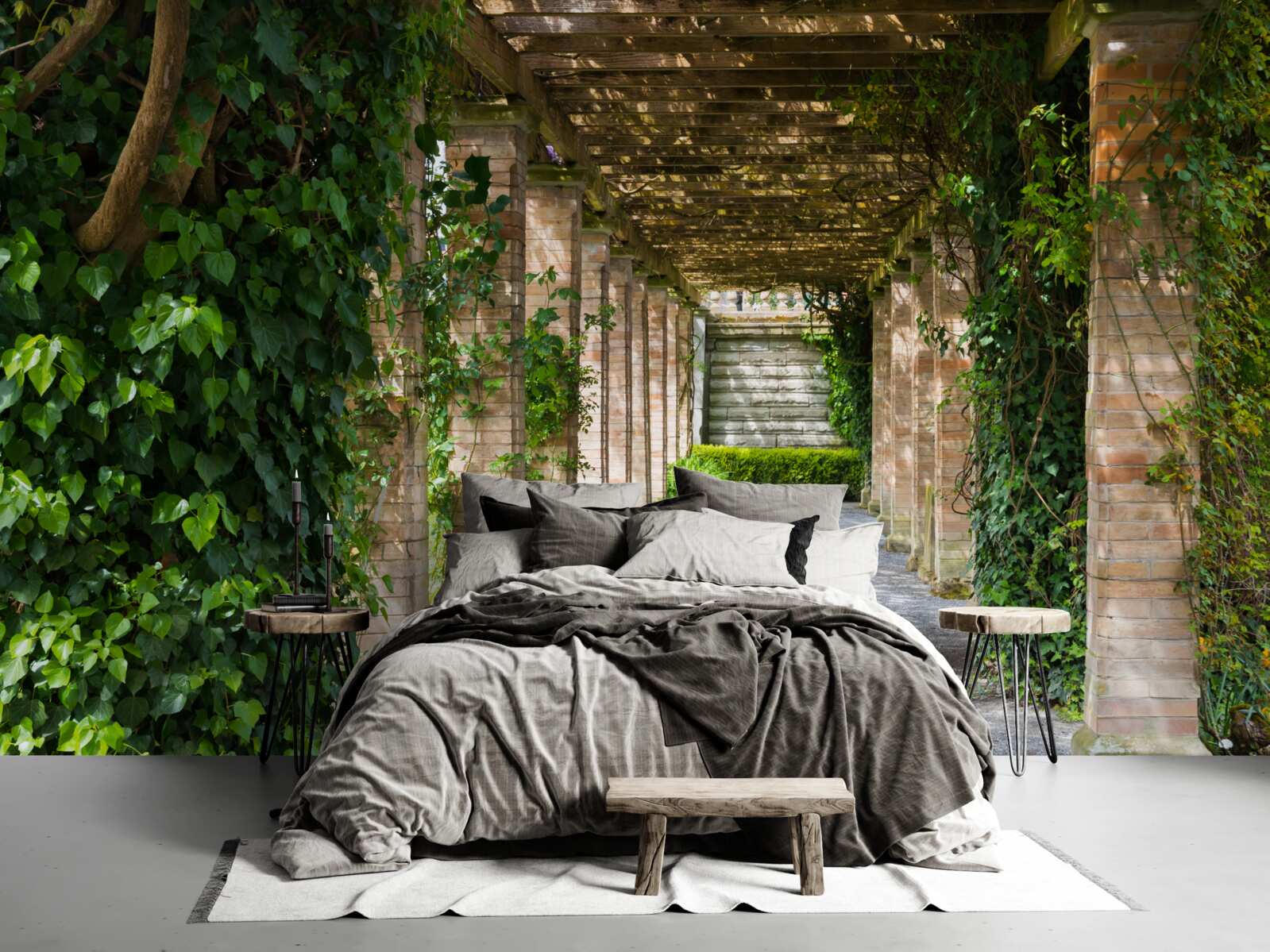 Papier peint fascinant tunnel brun entouré de plantes vertes