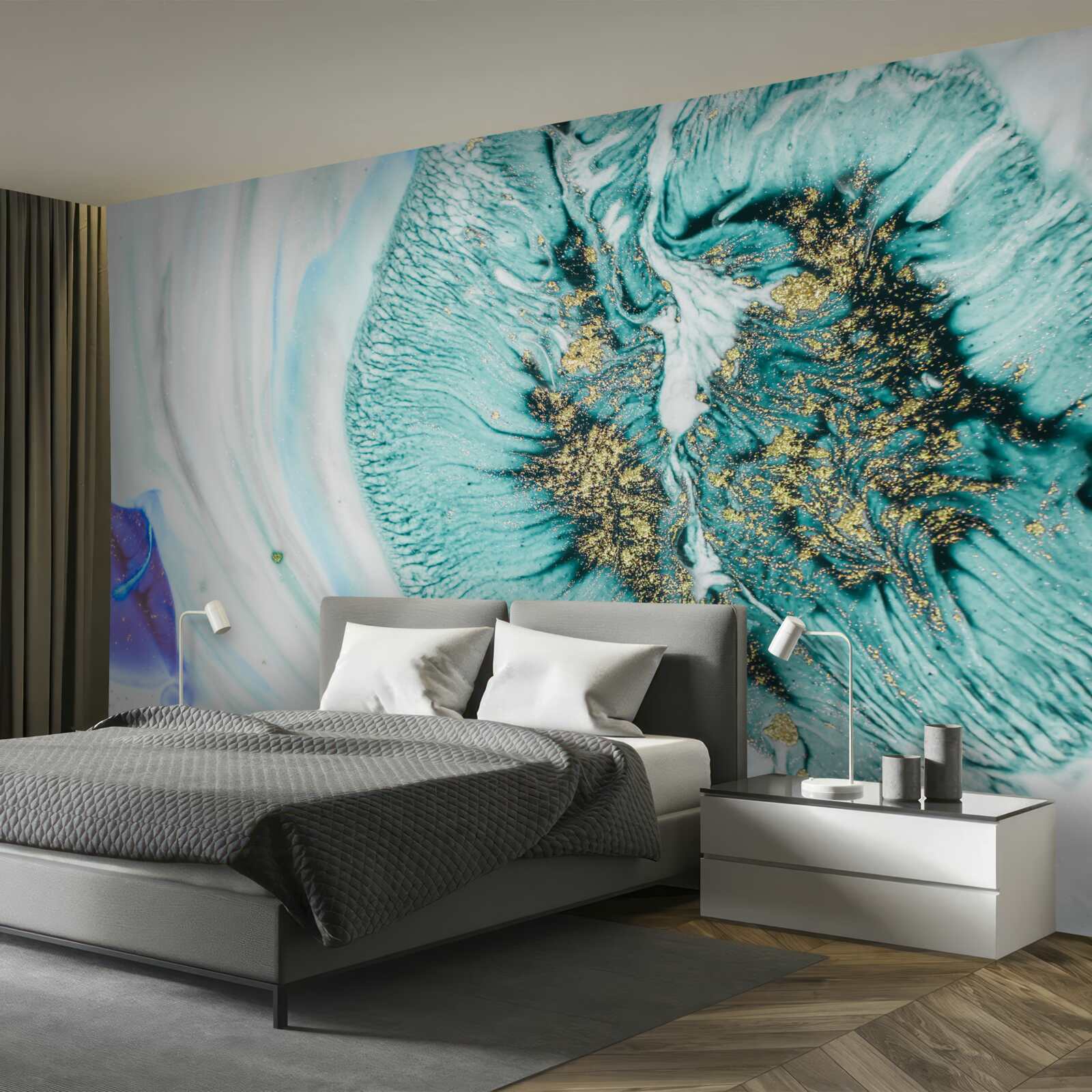 Papier peint fleur abstraite en nuances de bleu sur une surface en marbre