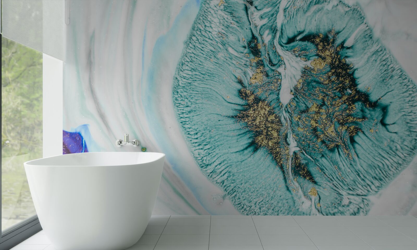 Papier peint fleur abstraite en nuances de bleu sur une surface en marbre