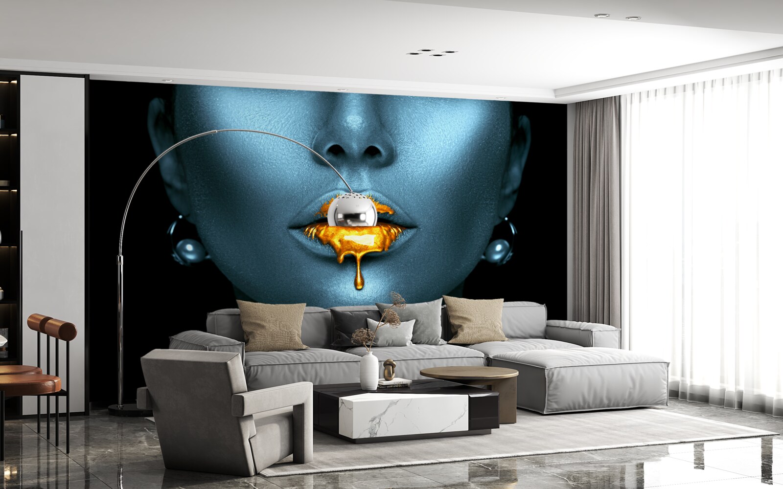 Papier peint femme aux lèvres recouvertes de peinture dorée