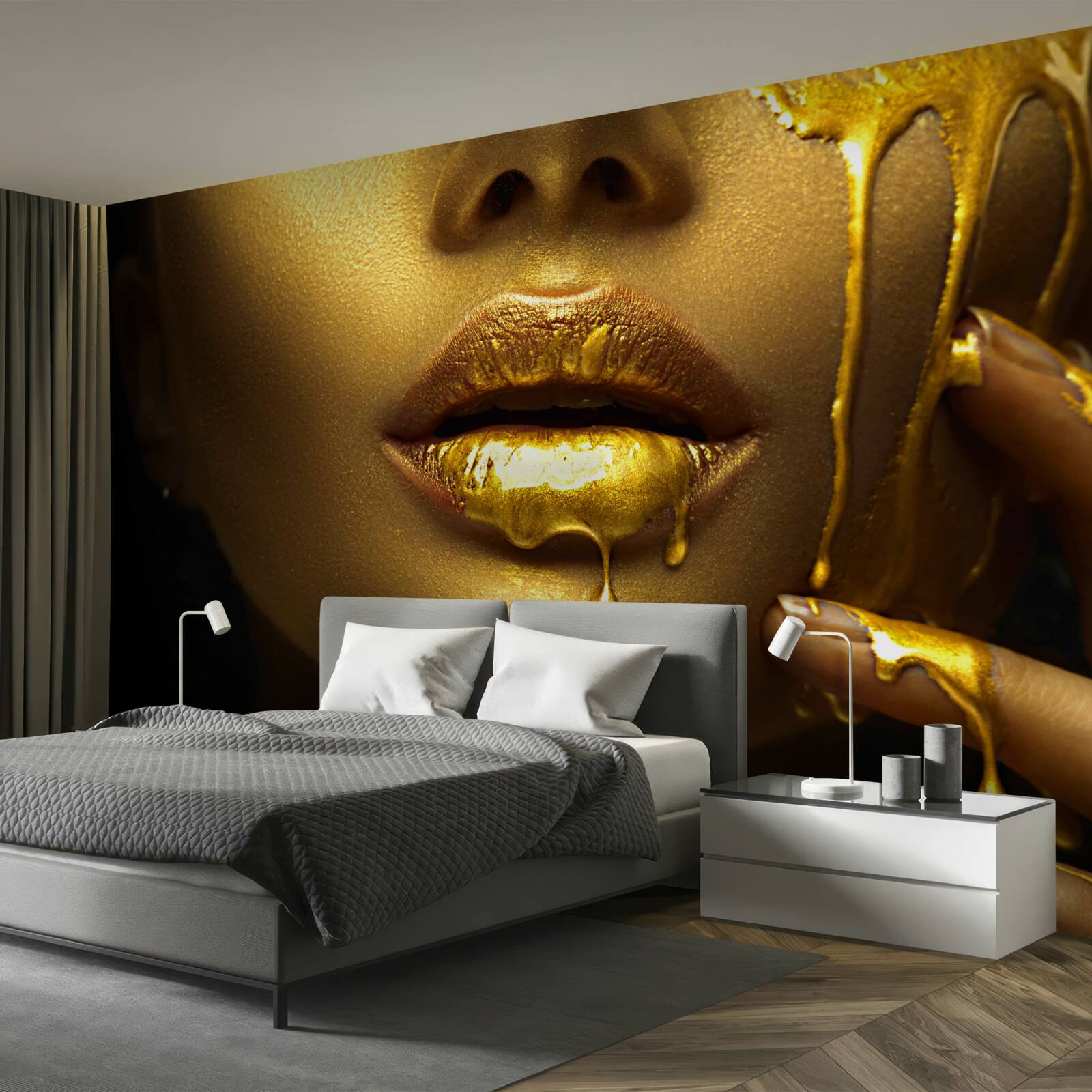 Papier peint femme couverte de pigments dorés