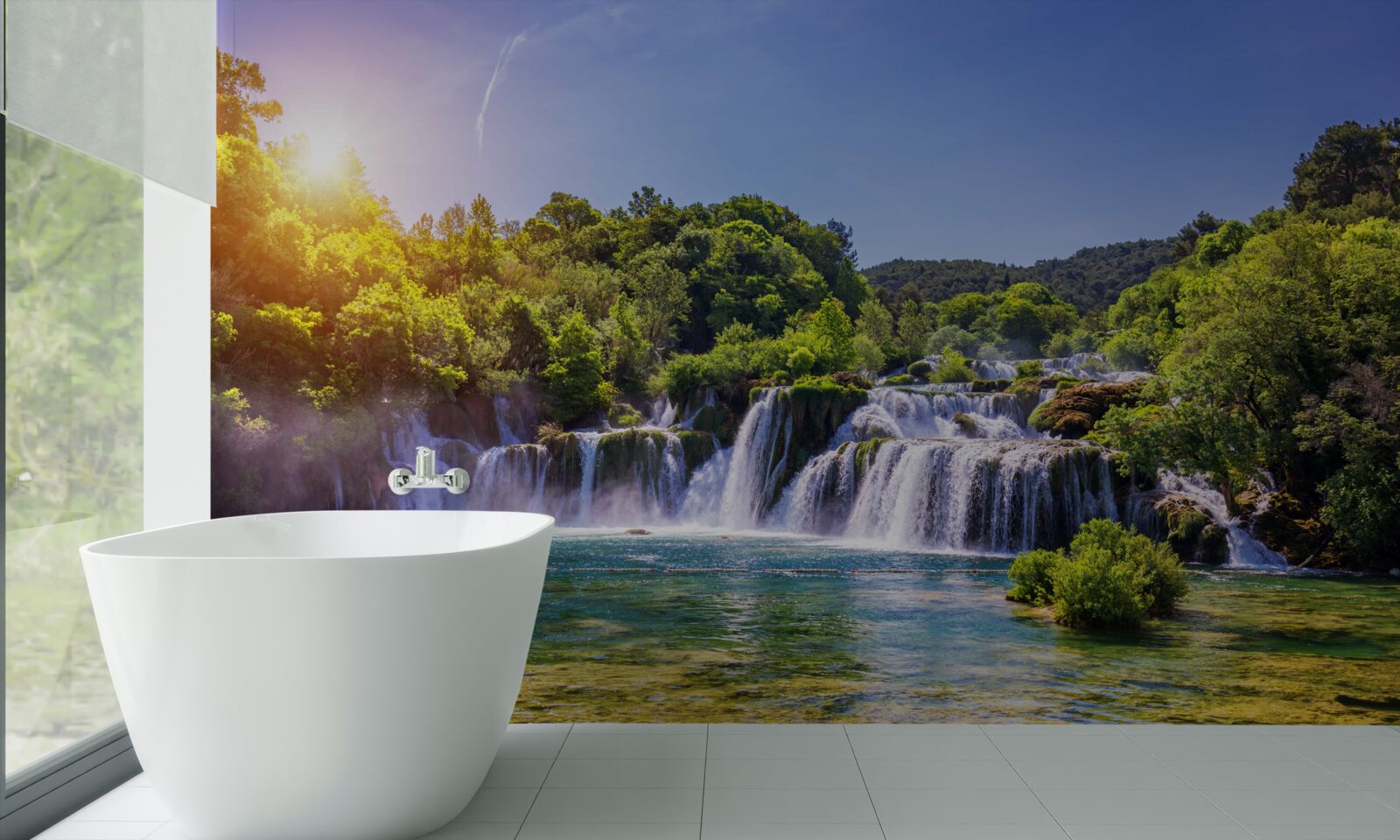 Papier peint la cascade, dont les eaux se précipitent sous le crépuscule tombant, émet un son fort