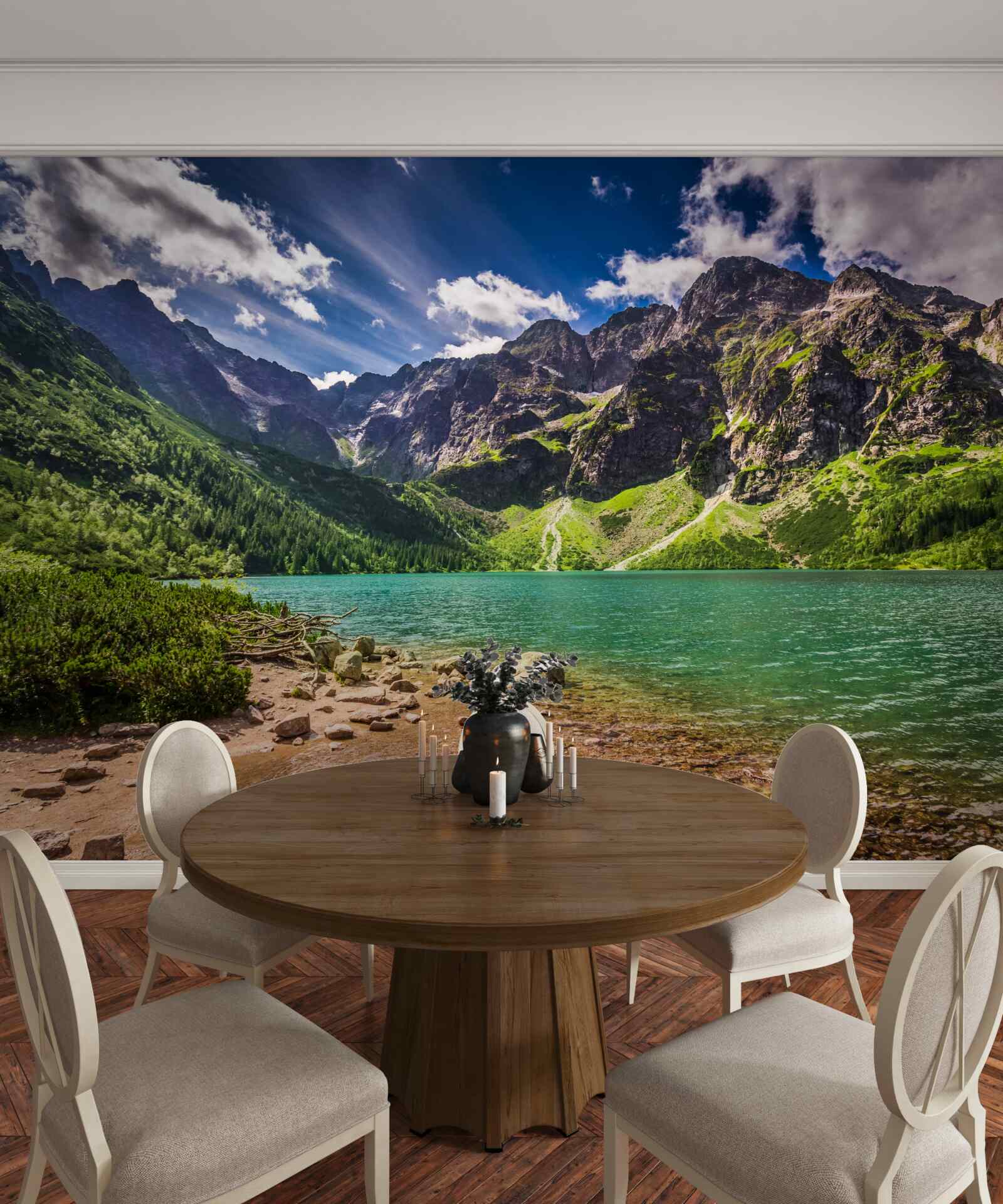 Papier peint une journée d'été près d'un lac entouré de montagnes verdoyantes