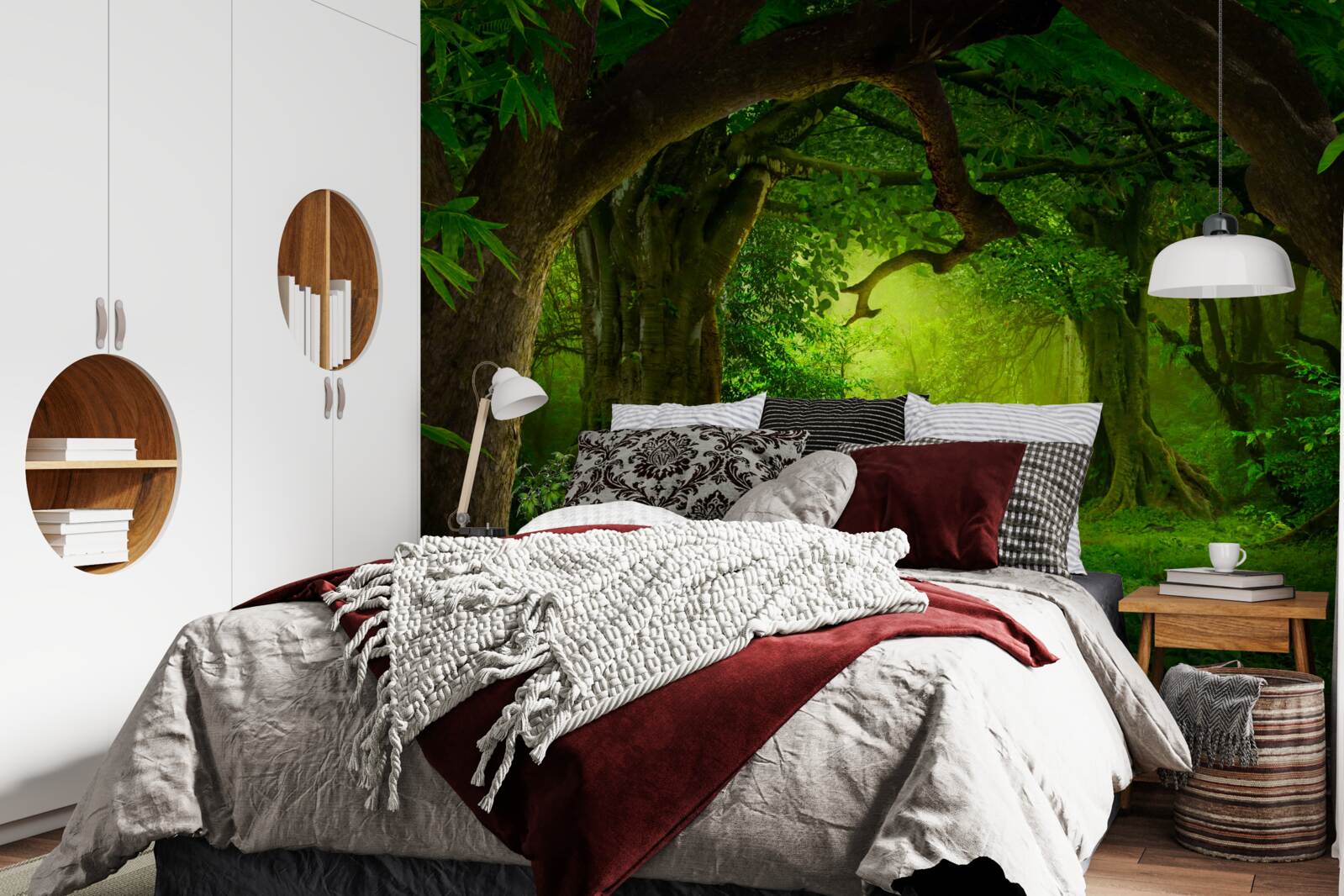 Papier peint chemin dégagé parmi les arbres de la forêt ancienne