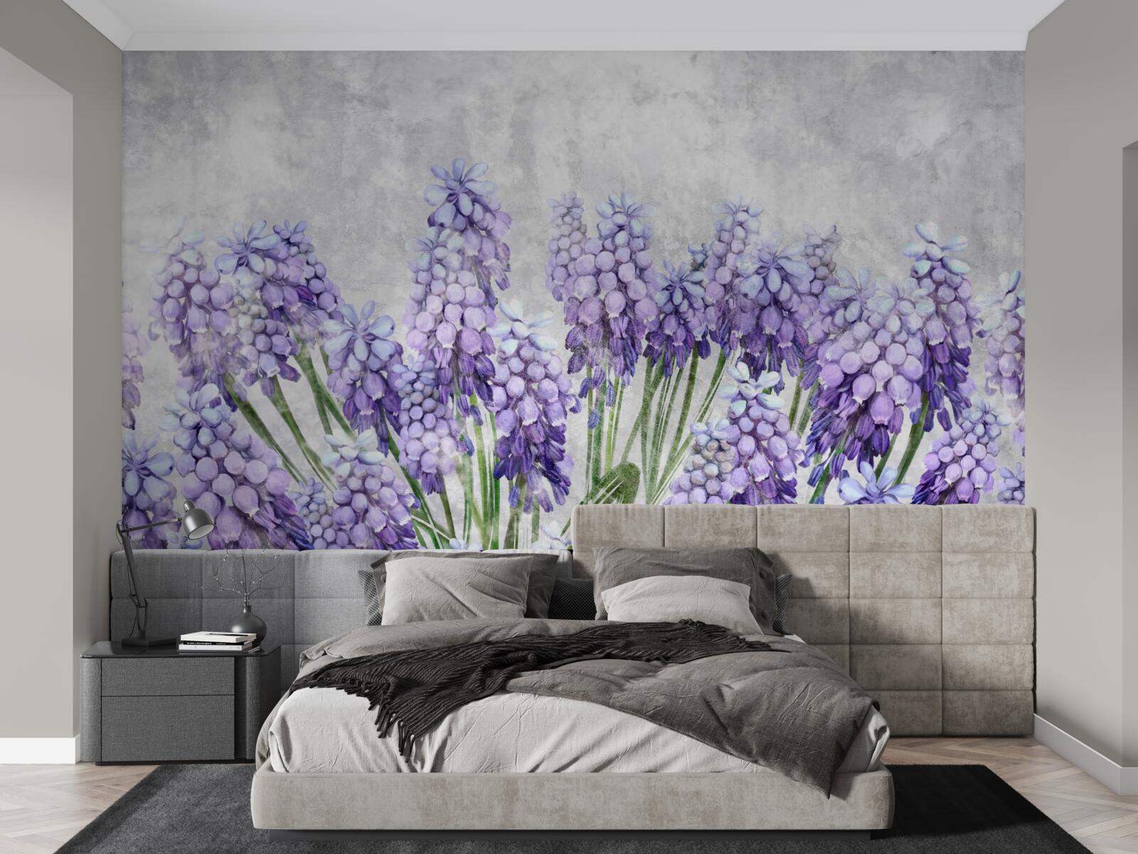 Papier peint Une prairie de belles fleurs violettes