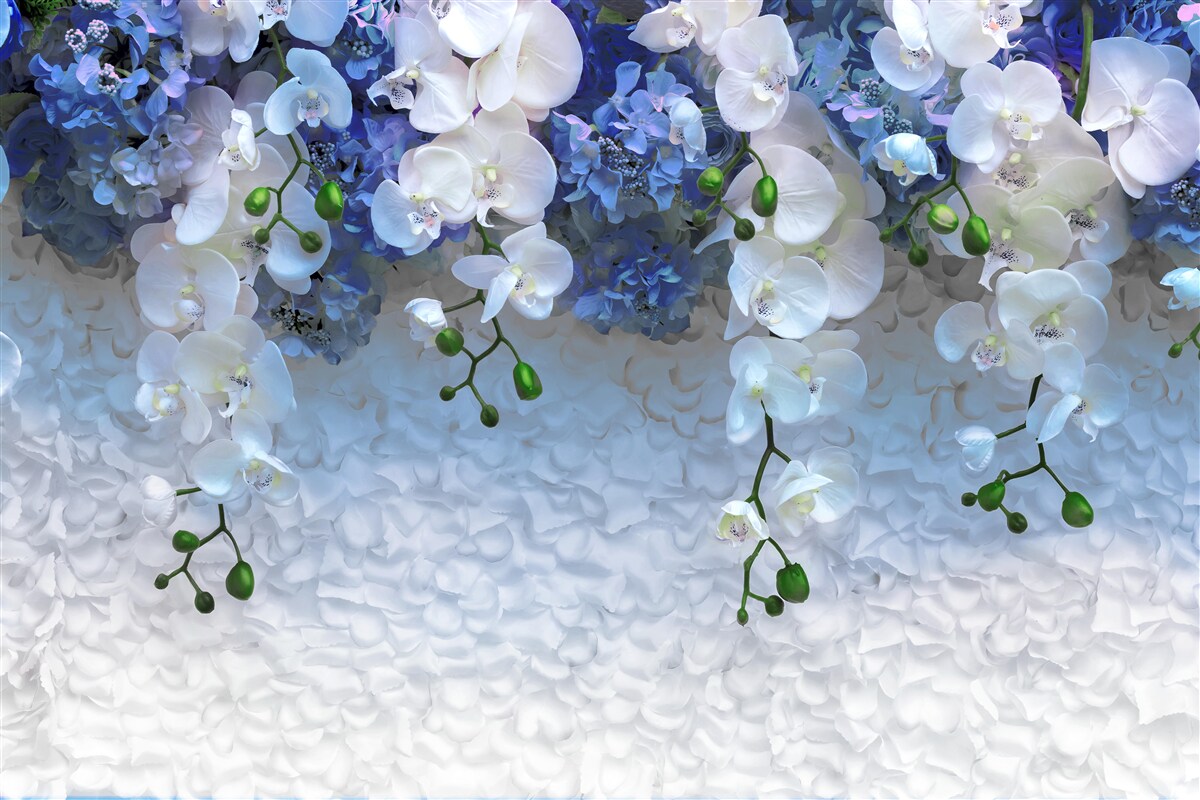 Papier peint fleurs bleues et blanches tombantes