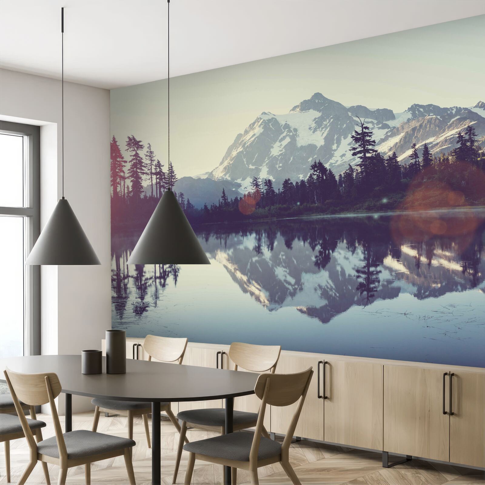 Papier peint vue imprenable sur les montagnes et les forêts qui se reflètent dans l'eau cristalline