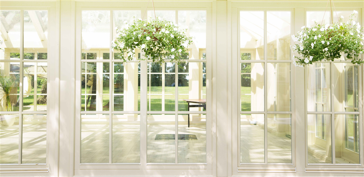 Papier peint intérieur de maison de campagne aux couleurs vives