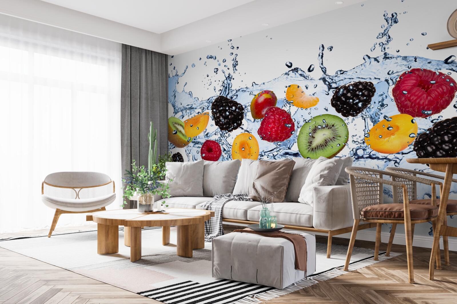 Papier peint les fruits coupés en morceaux et flottant dans l'eau étaient saturés d'humidité